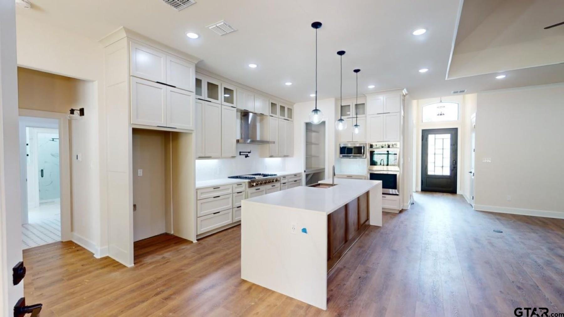 8016 Crooked Trail Property Photo 8