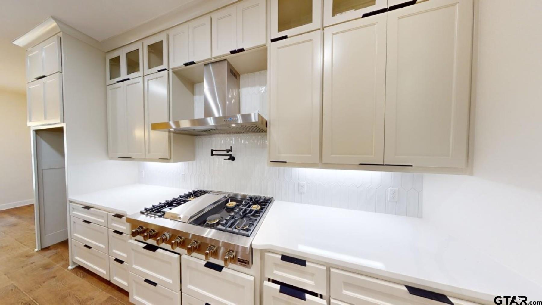 8016 Crooked Trail Property Photo 10