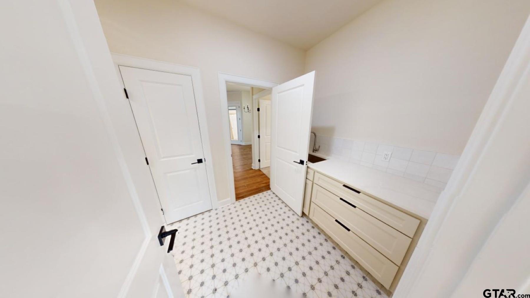 8016 Crooked Trail Property Photo 30