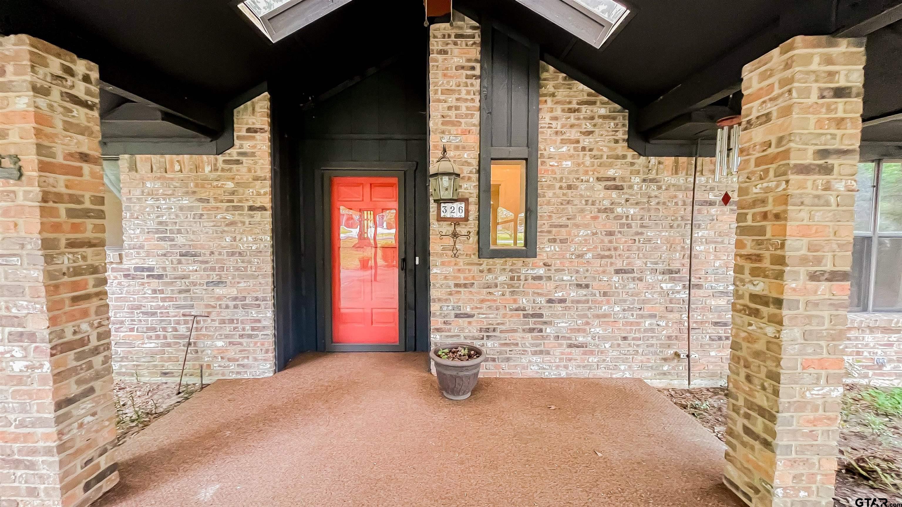 326 Lakeview Property Photo 2