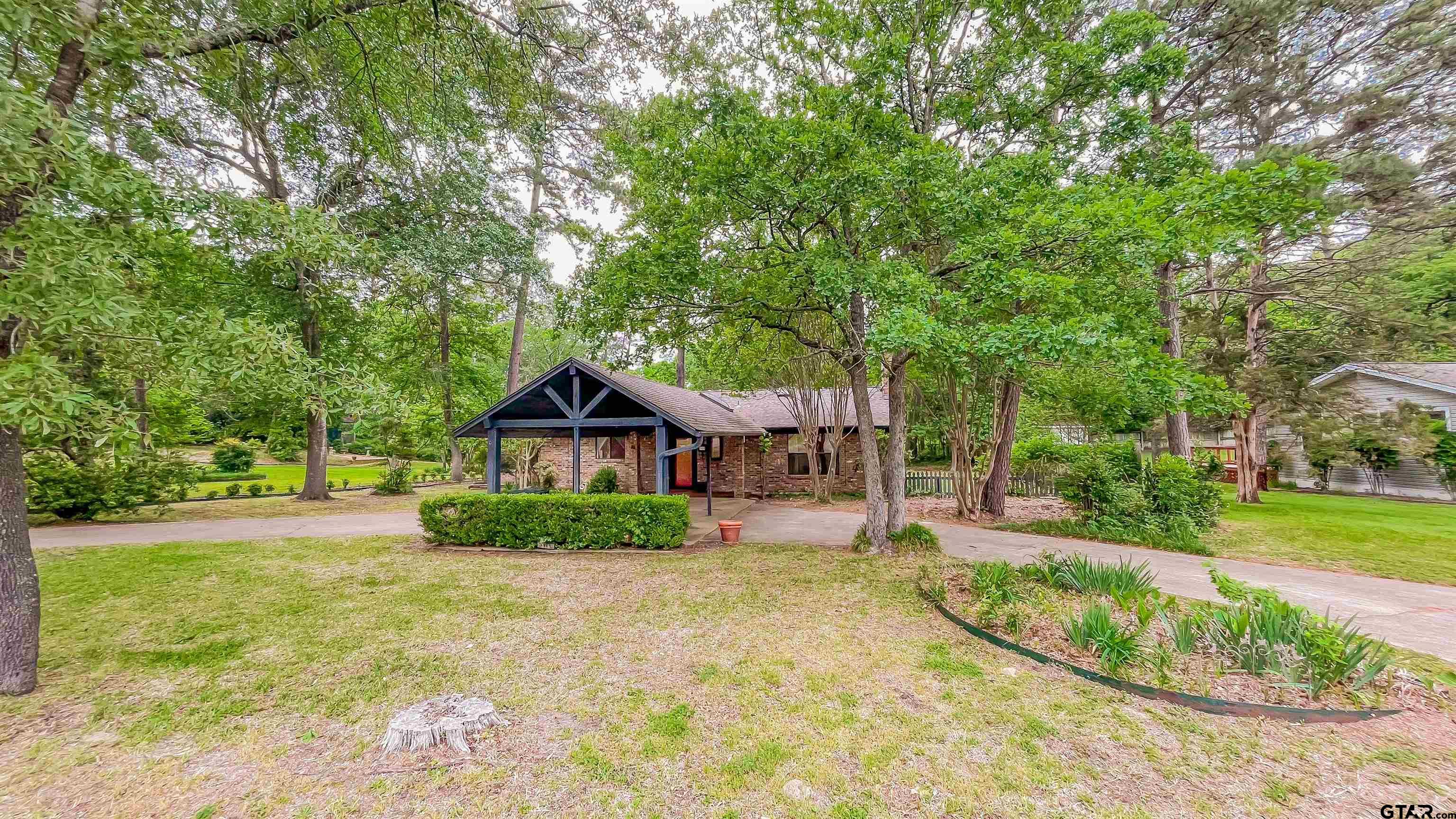 326 Lakeview Property Photo 3