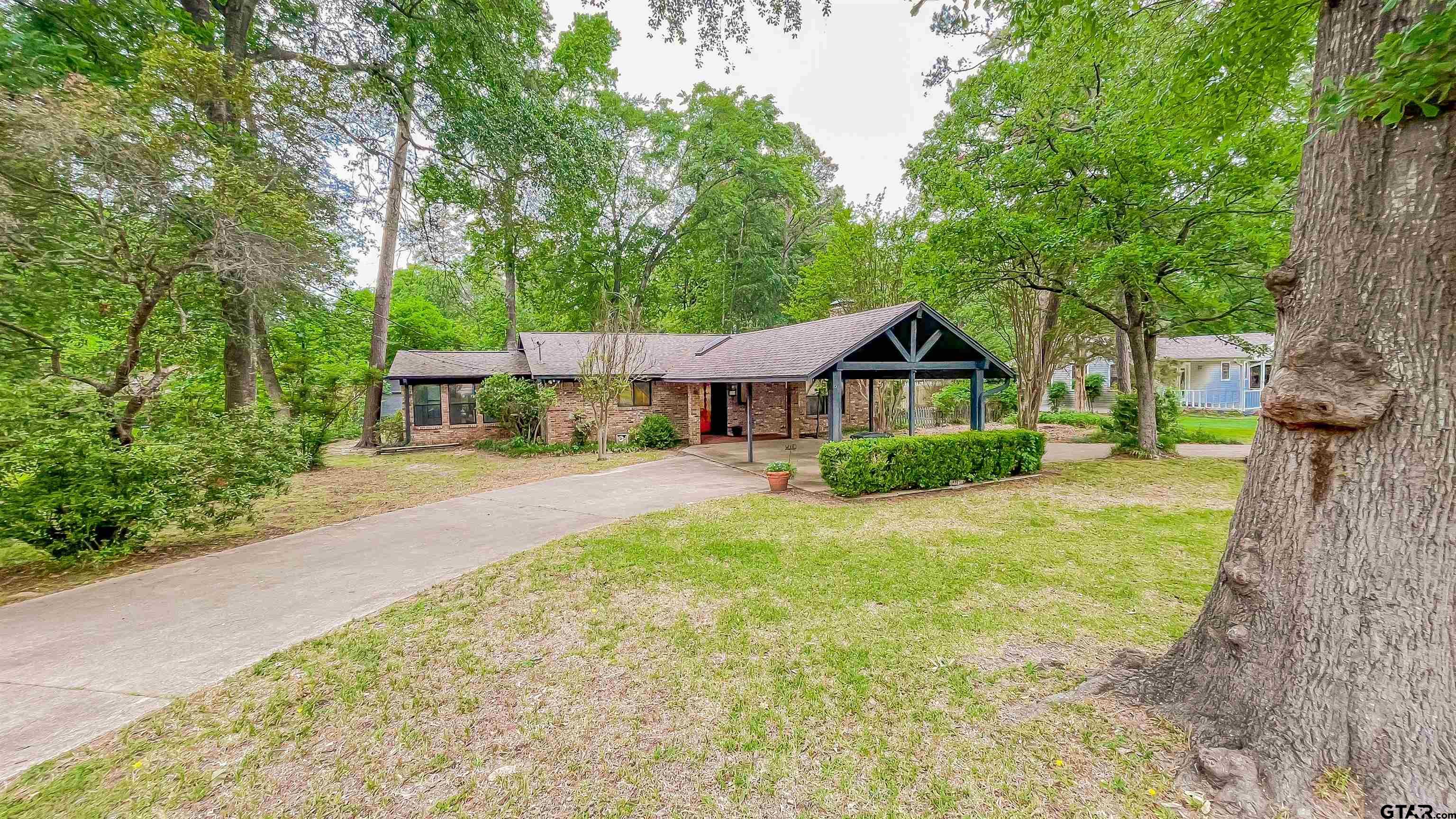 326 Lakeview Property Photo 4