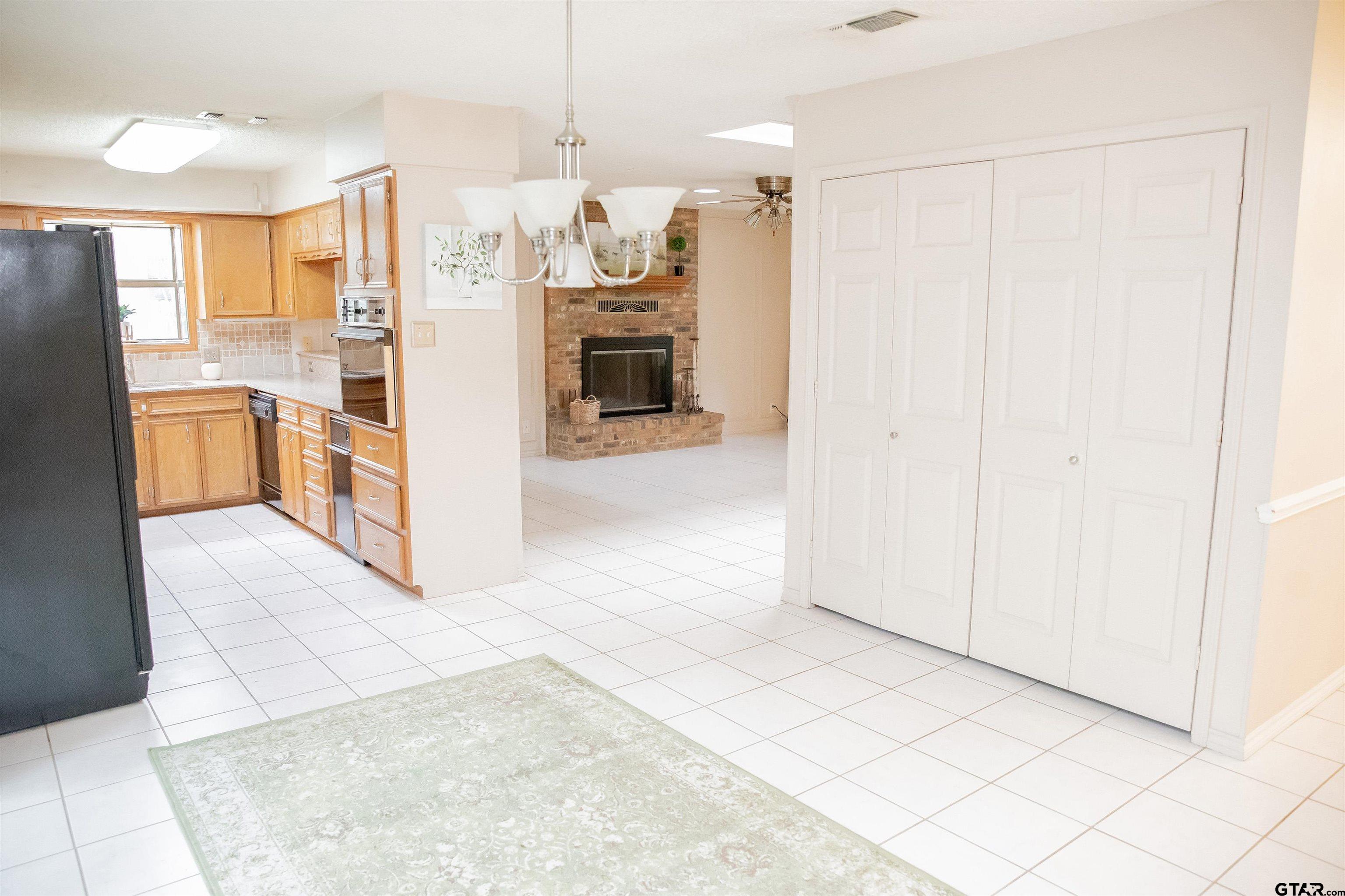 326 Lakeview Property Photo 7