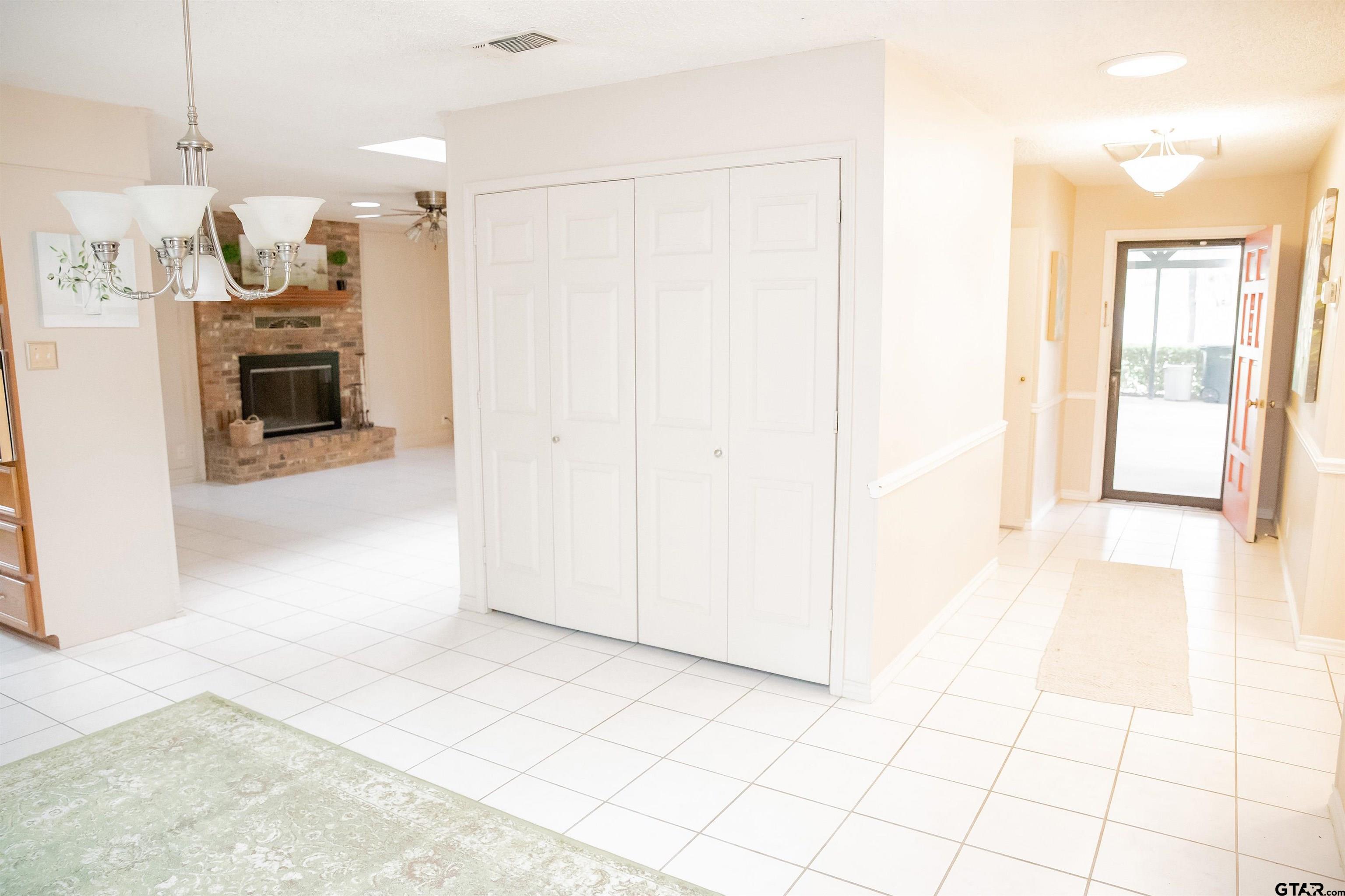 326 Lakeview Property Photo 8