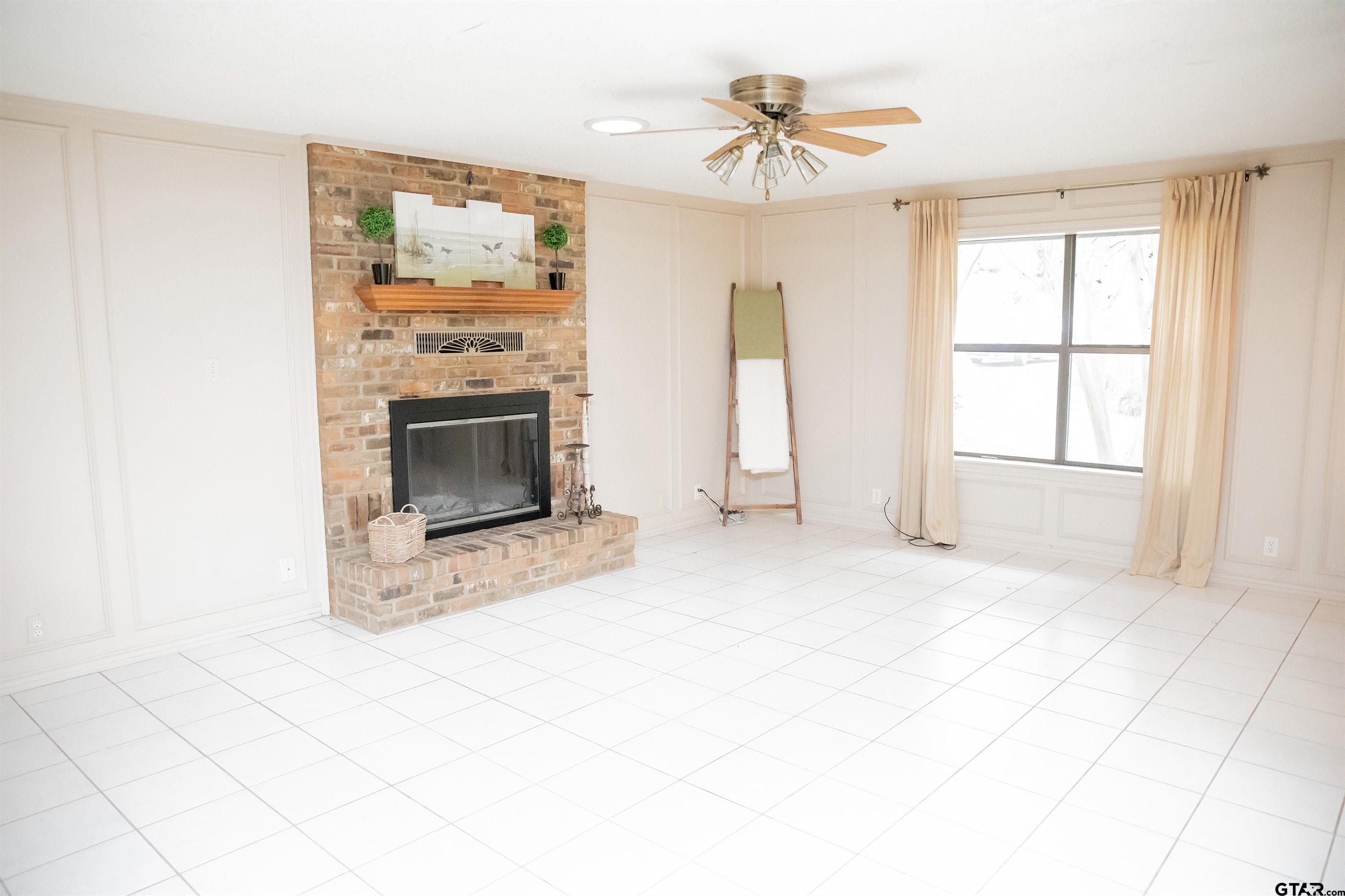 326 Lakeview Property Photo 9