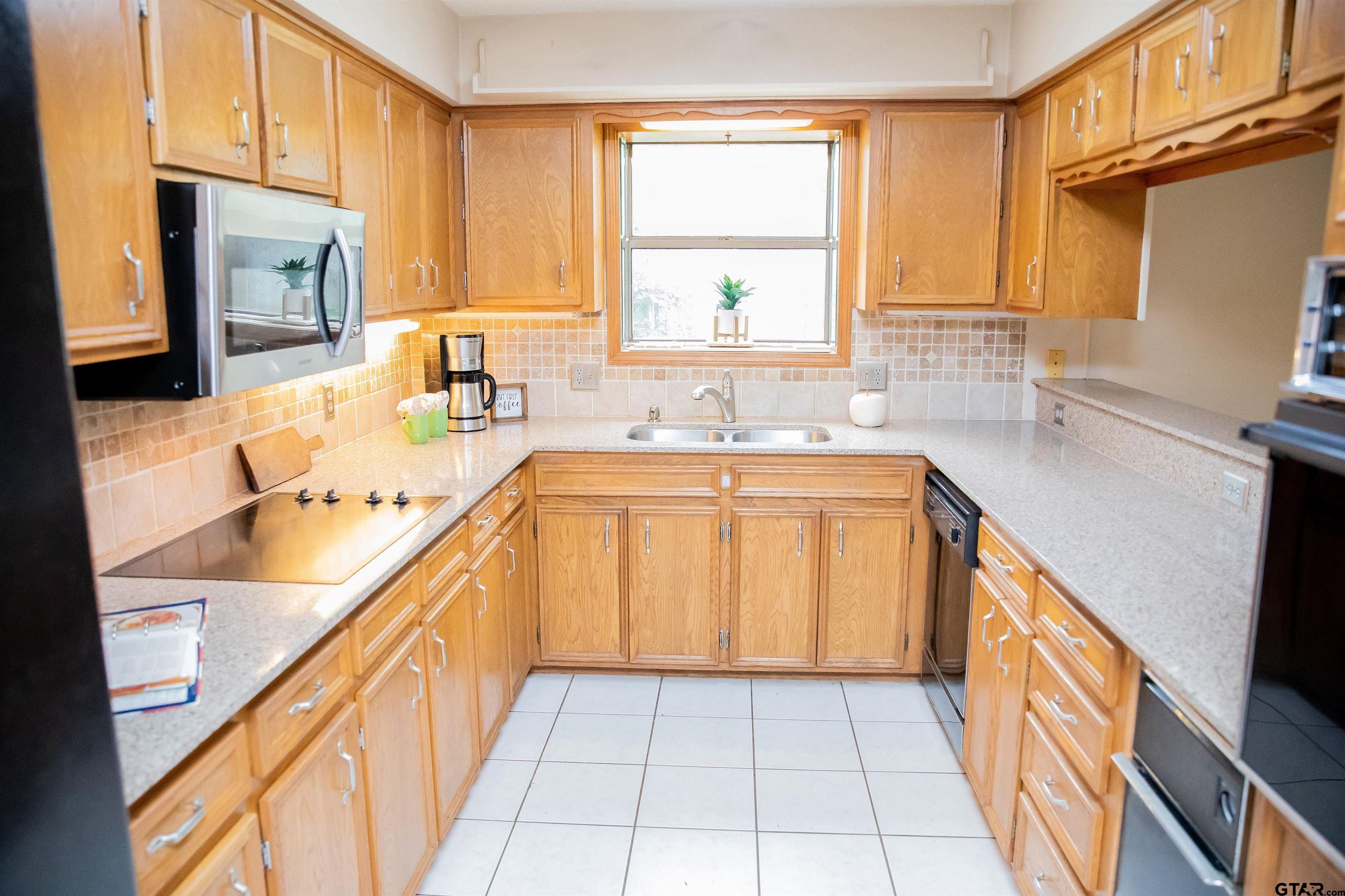 326 Lakeview Property Photo 11