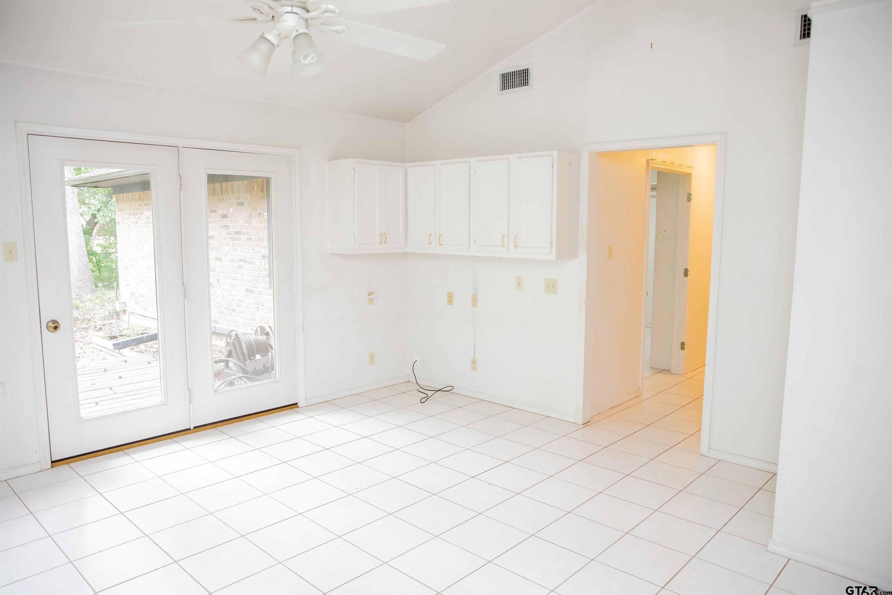 326 Lakeview Property Photo 15