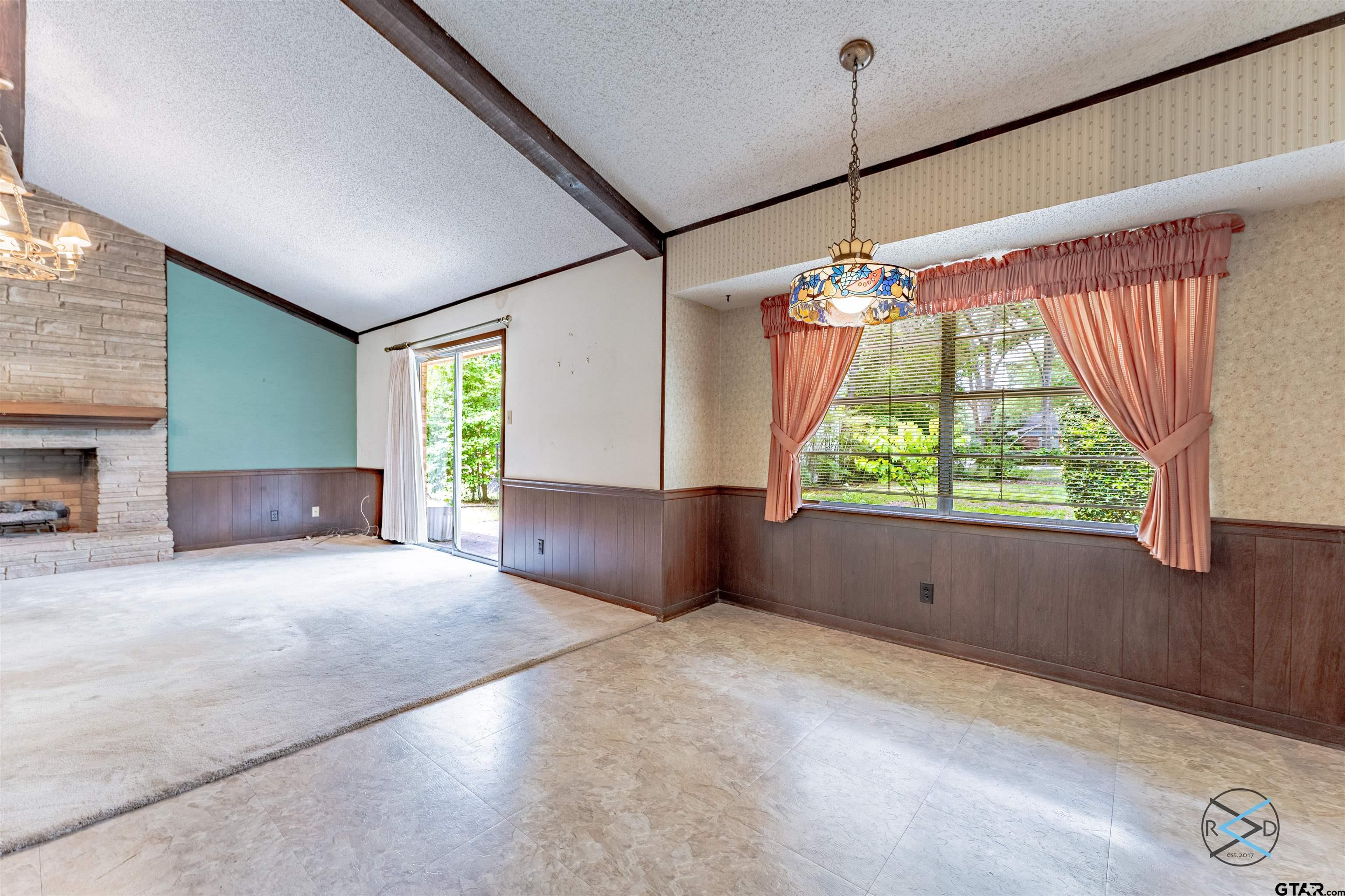 722 Belmont Property Photo 3