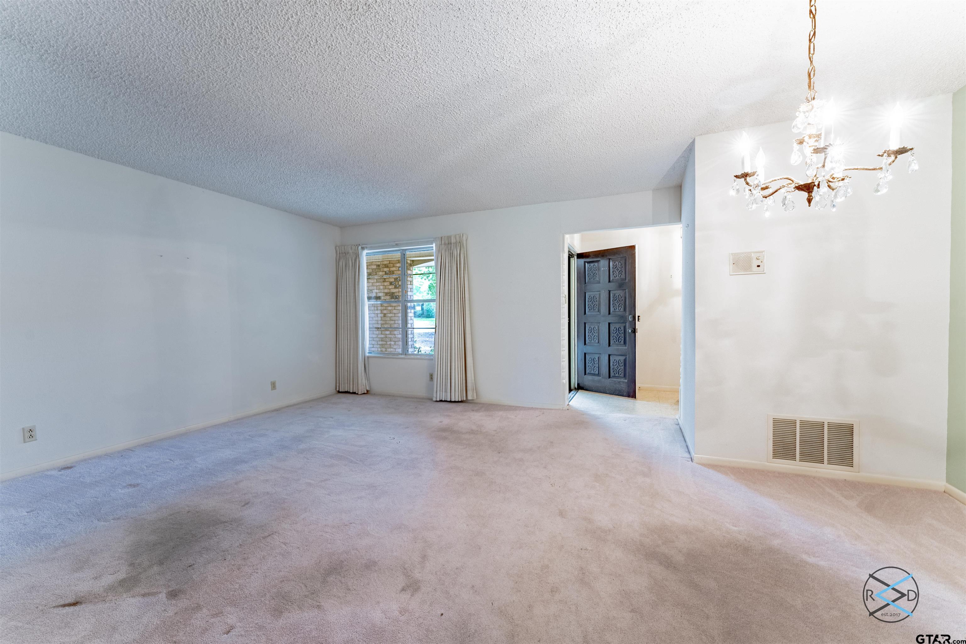 722 Belmont Property Photo 7