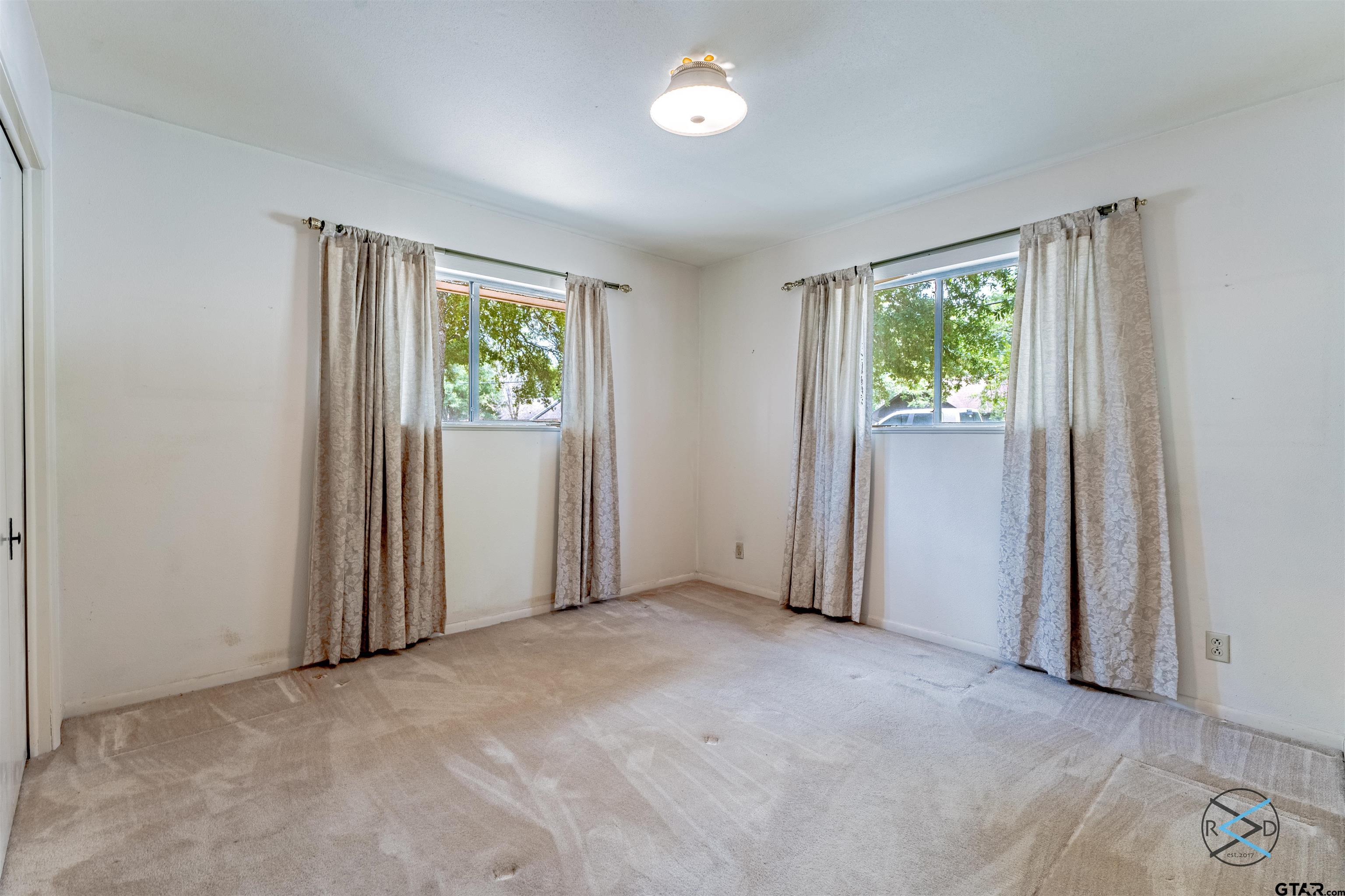 722 Belmont Property Photo 8