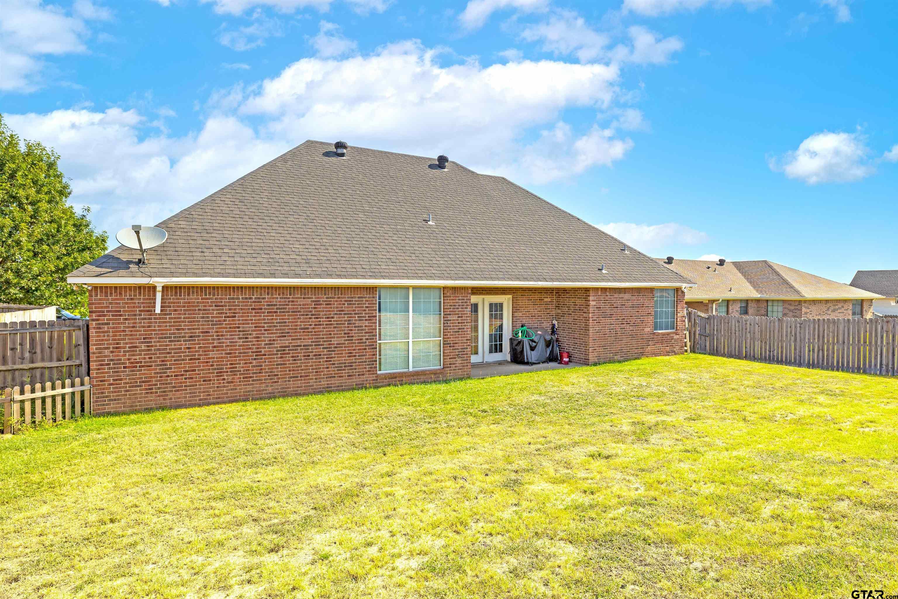 413 Princess Pl Property Photo 4