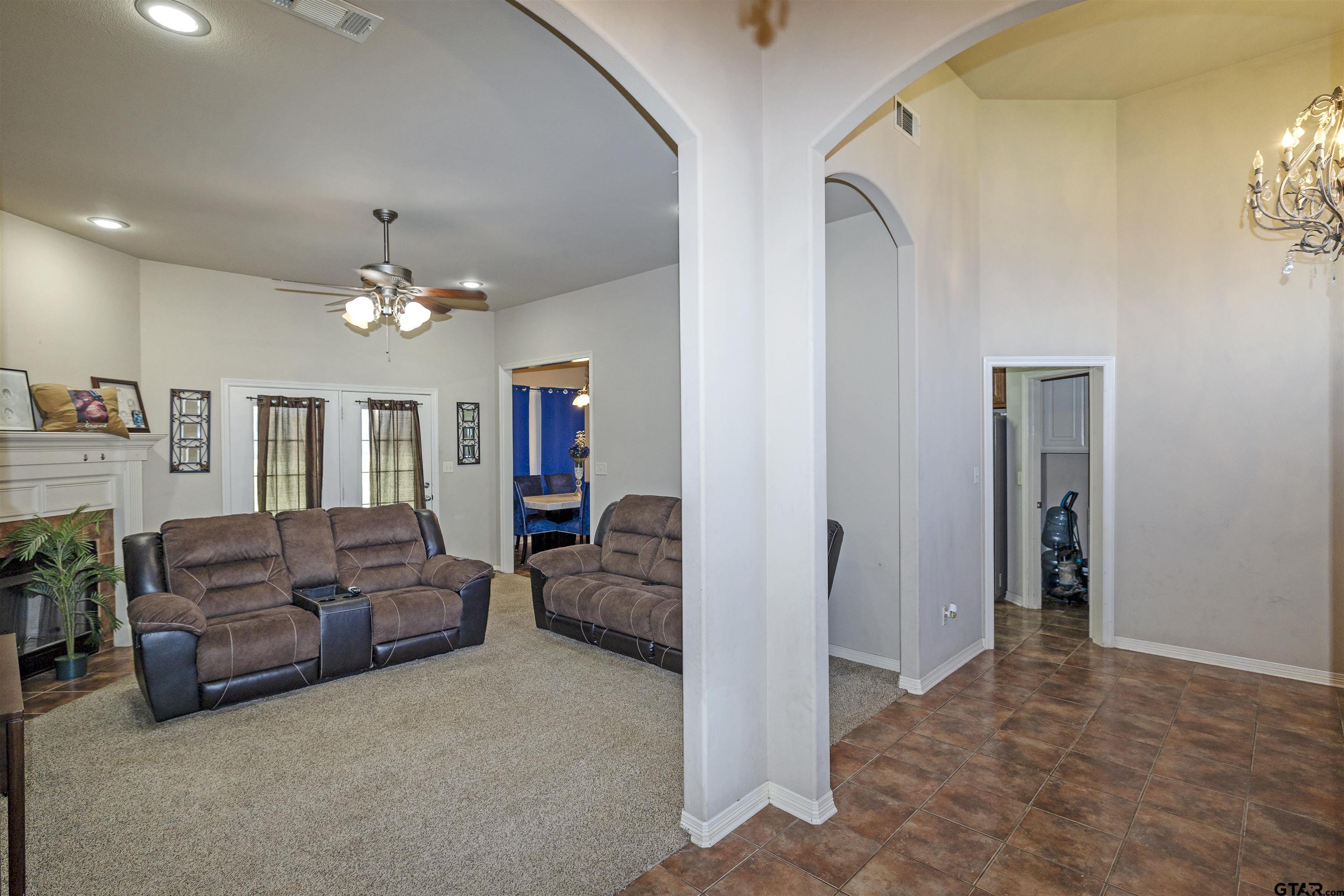 413 Princess Pl Property Photo 10