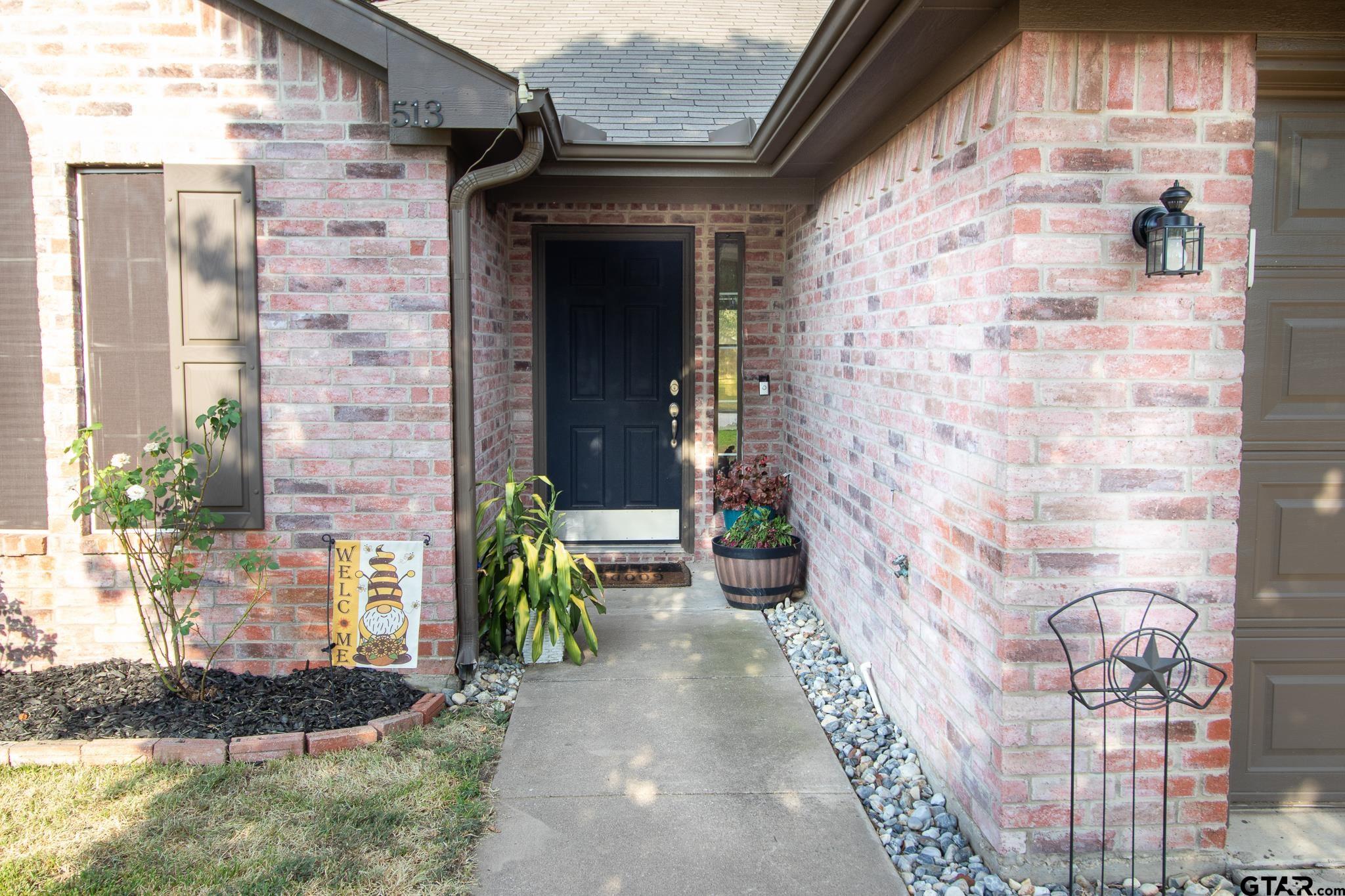 513 Noah Lane Property Photo 3