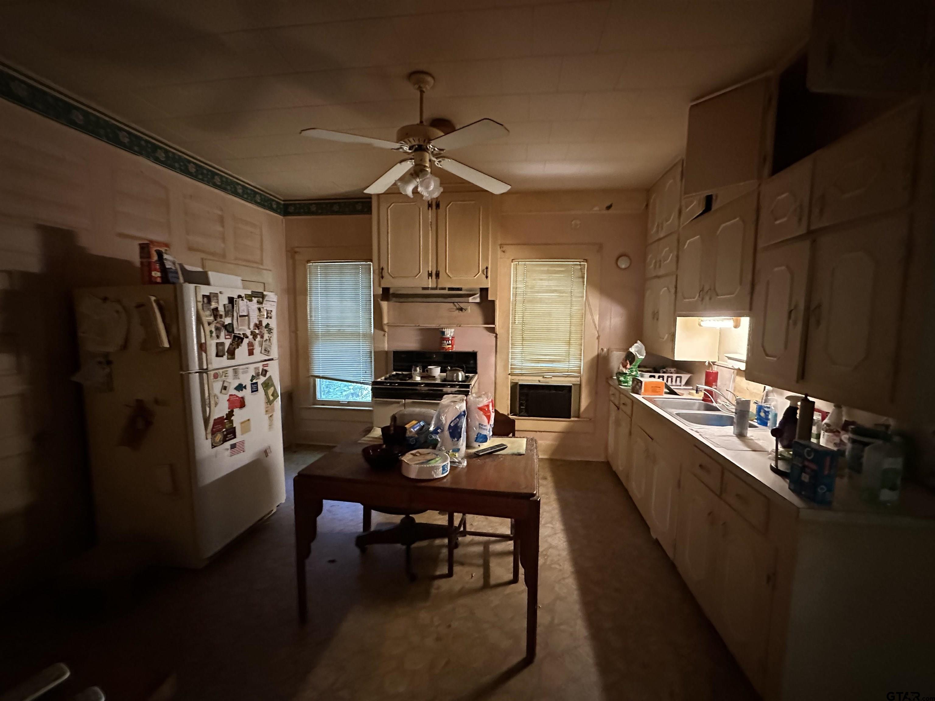 505 S Main Property Photo 4