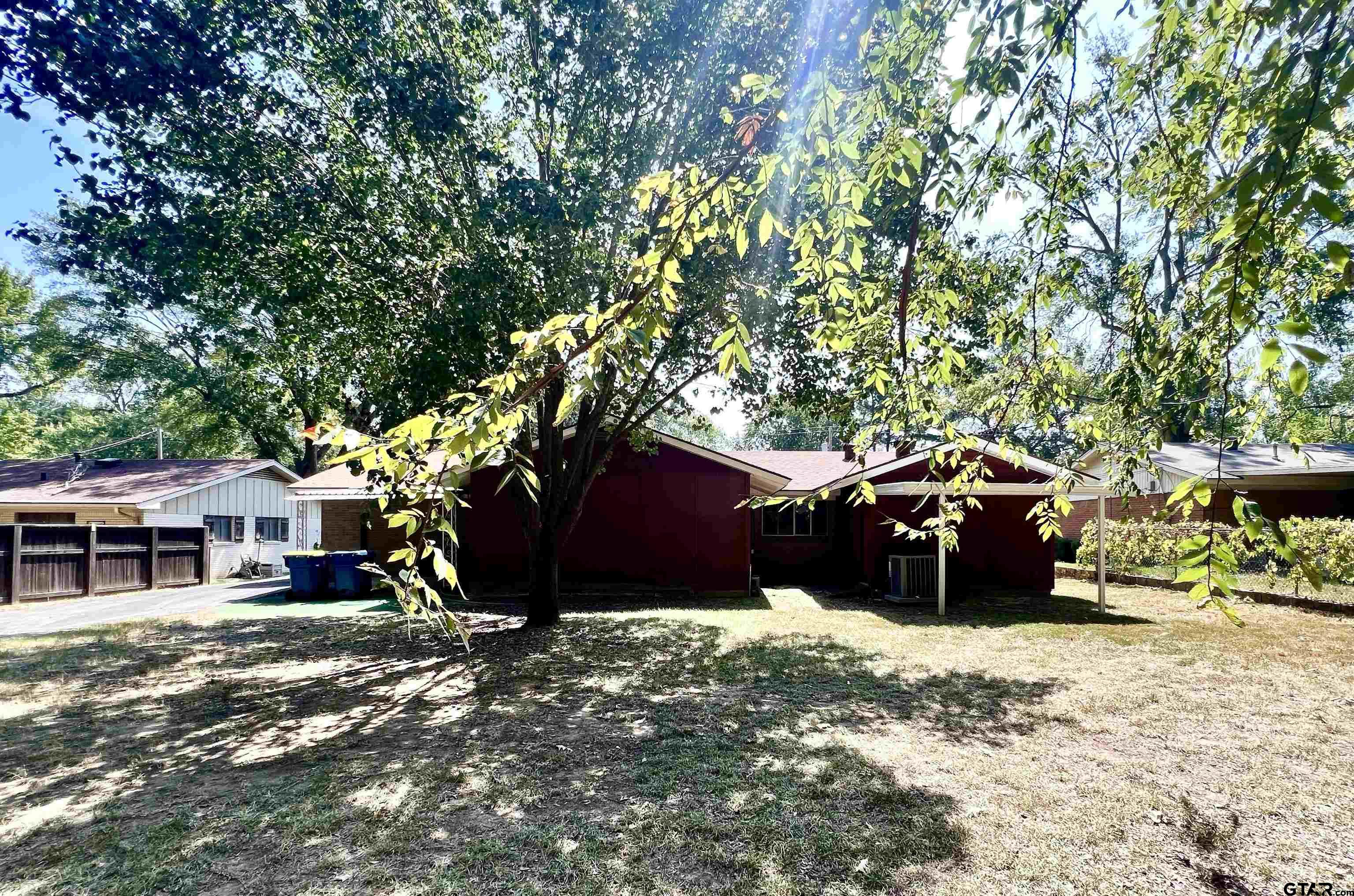 2505 Redbud St Property Photo 1
