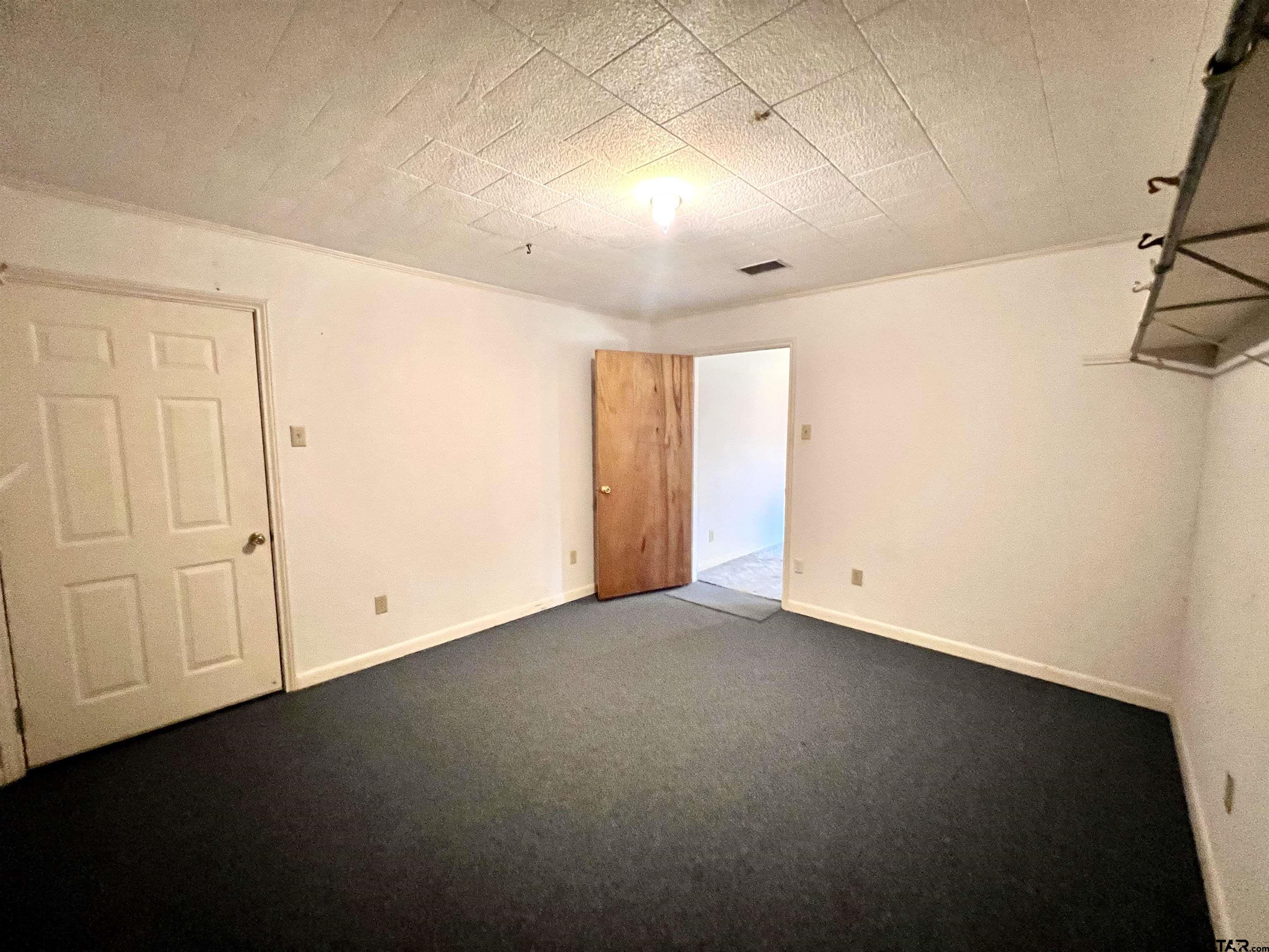 2505 Redbud St Property Photo 4