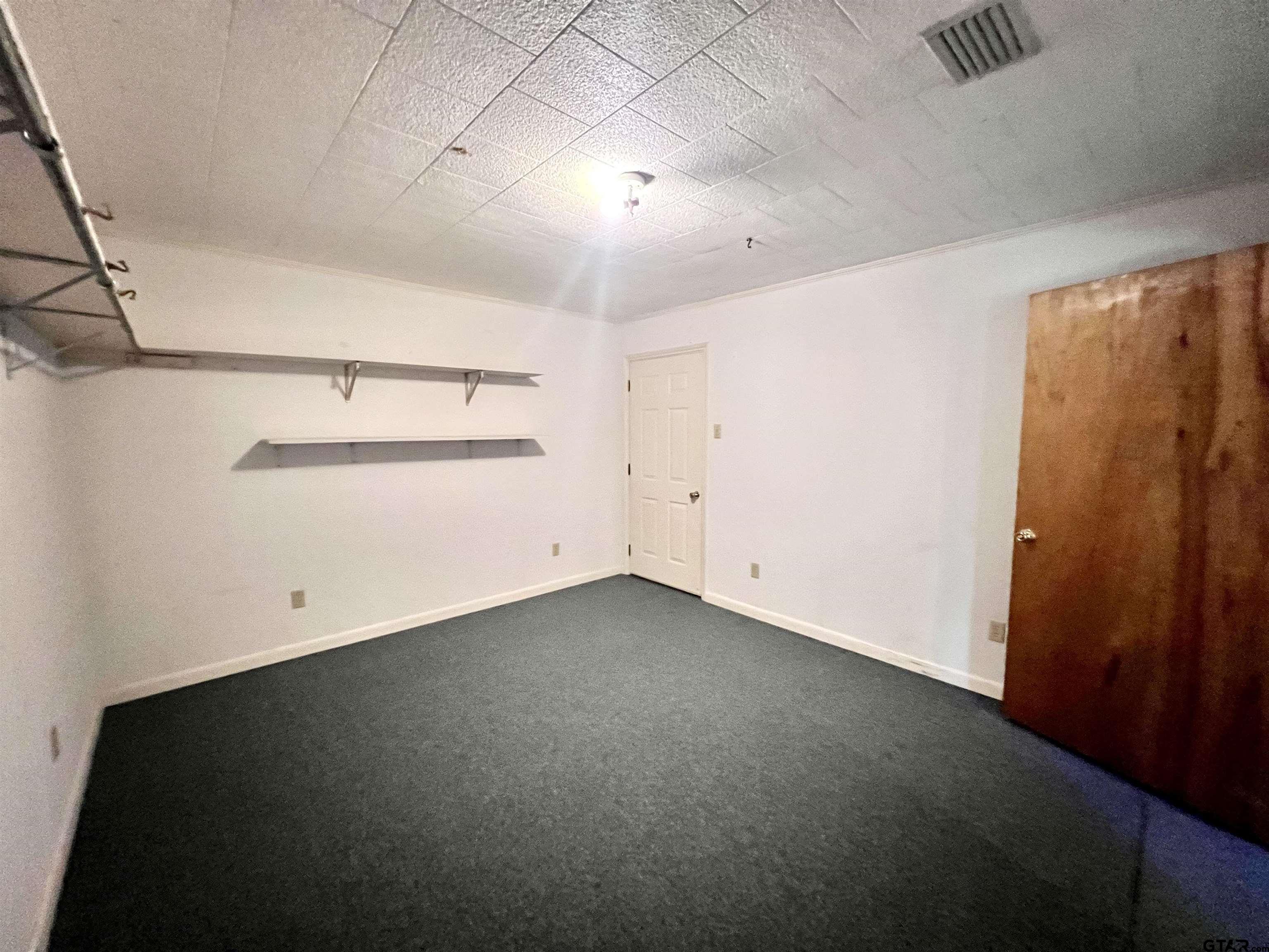 2505 Redbud St Property Photo 5