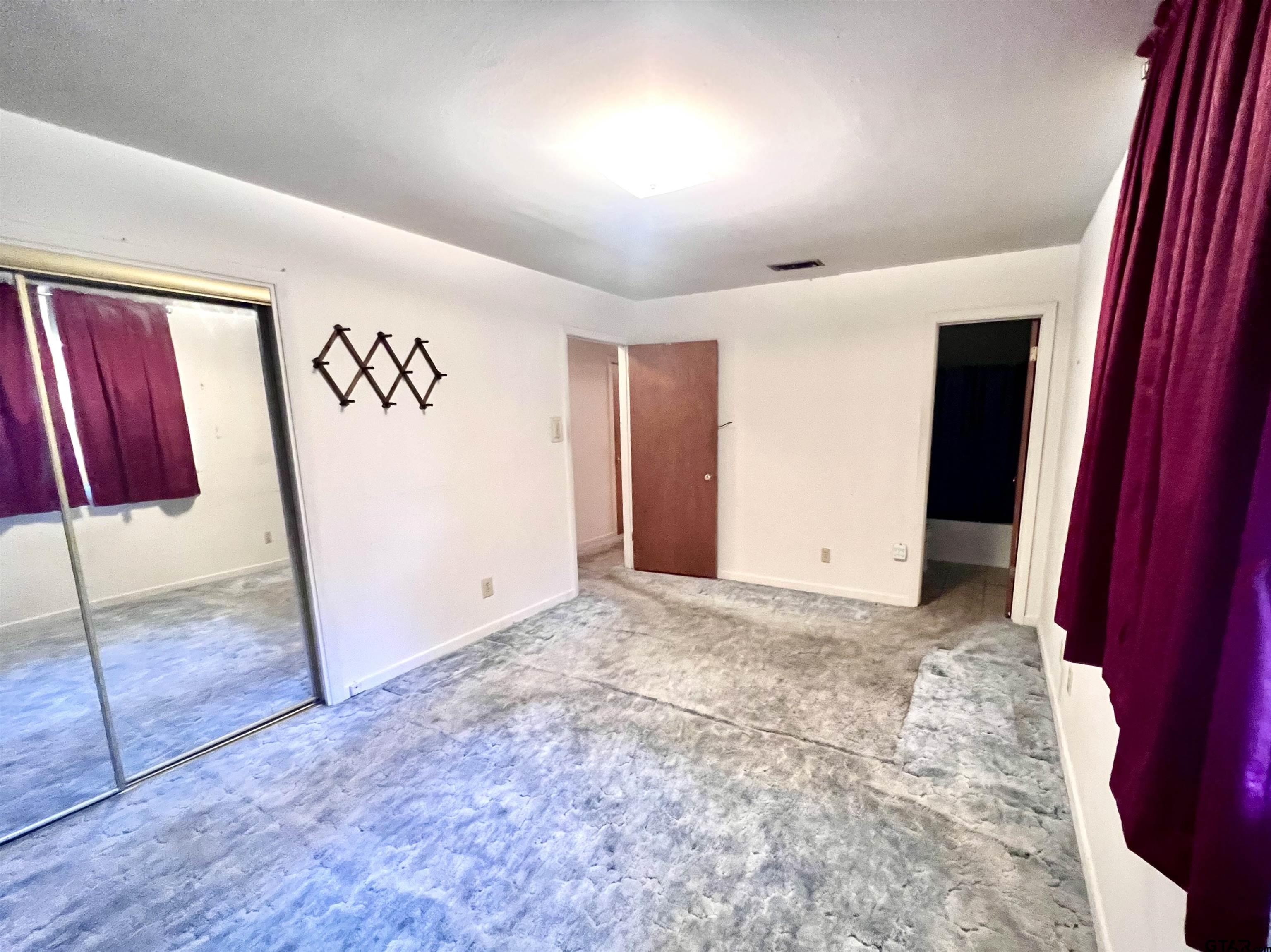 2505 Redbud St Property Photo 9