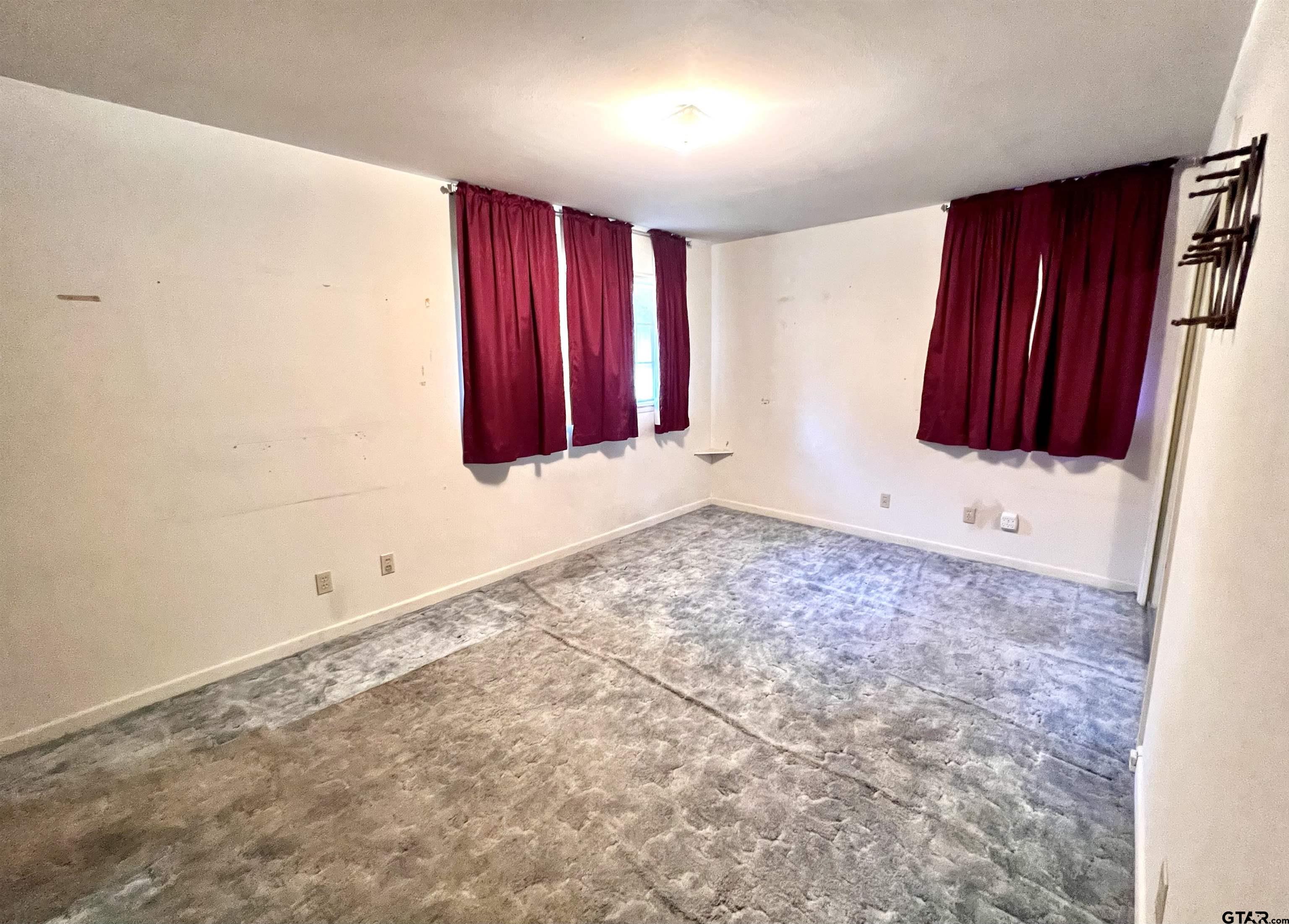 2505 Redbud St Property Photo 10