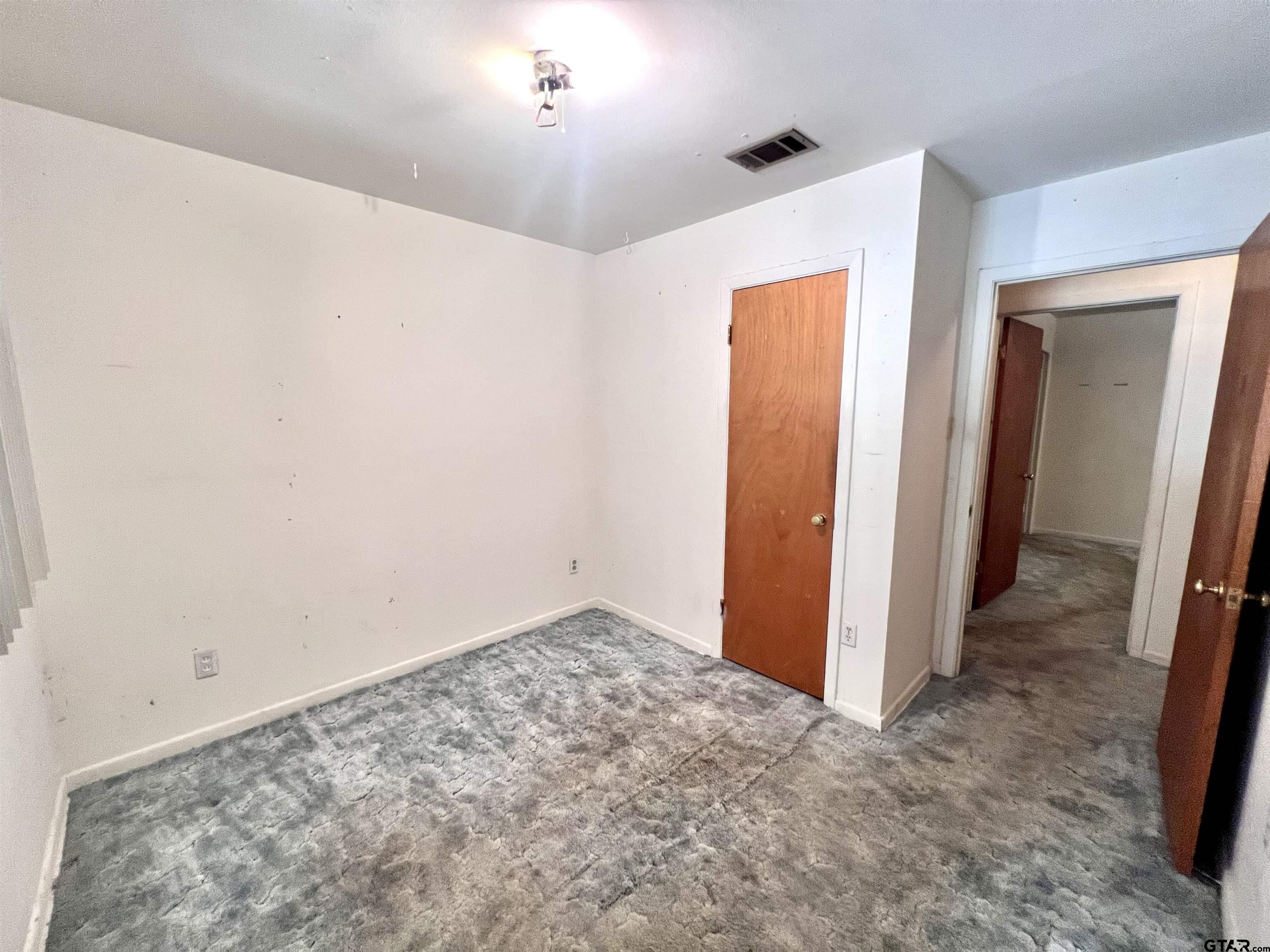 2505 Redbud St Property Photo 11