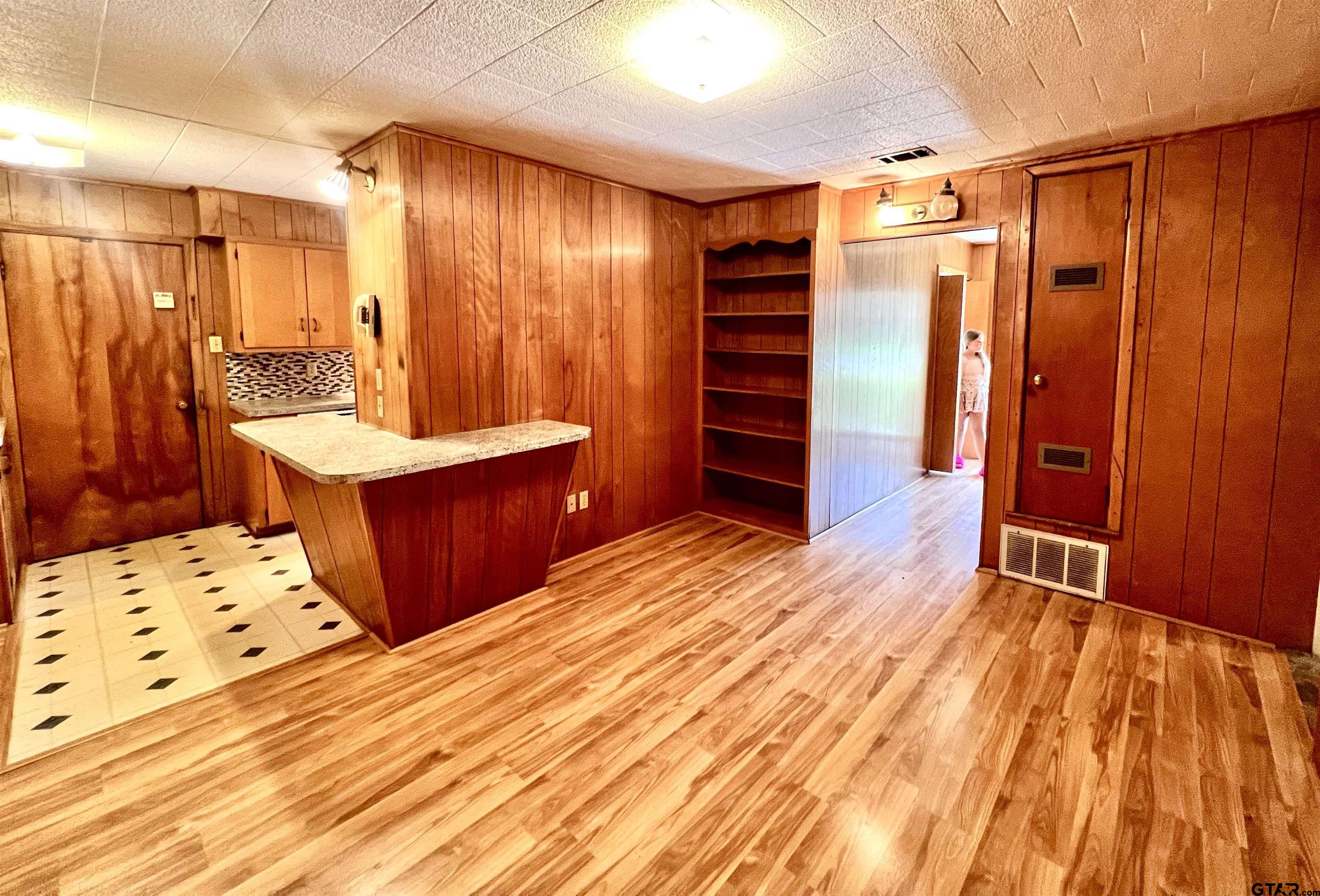 2505 Redbud St Property Photo 15