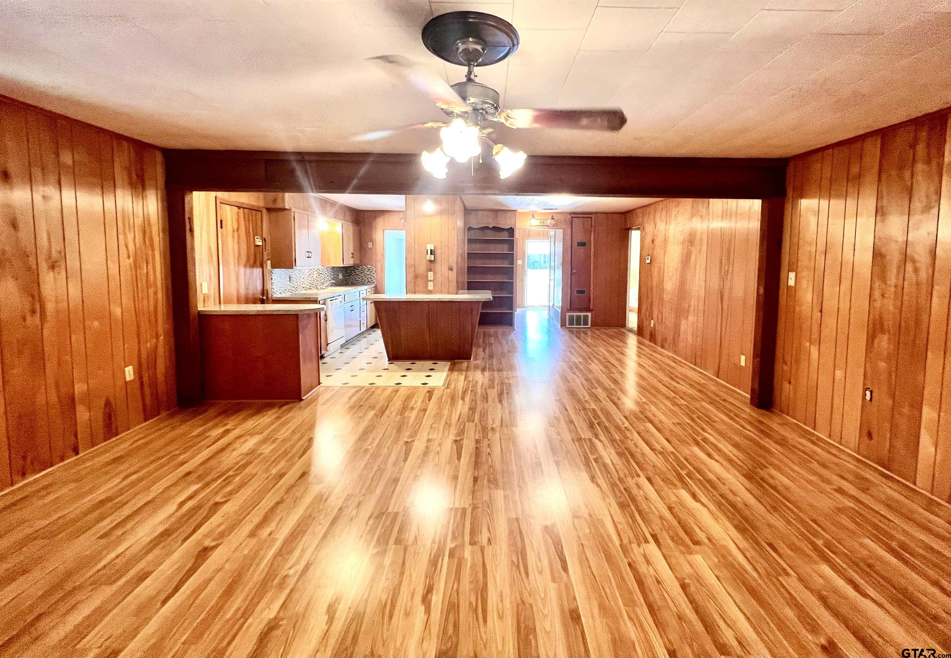 2505 Redbud St Property Photo 16