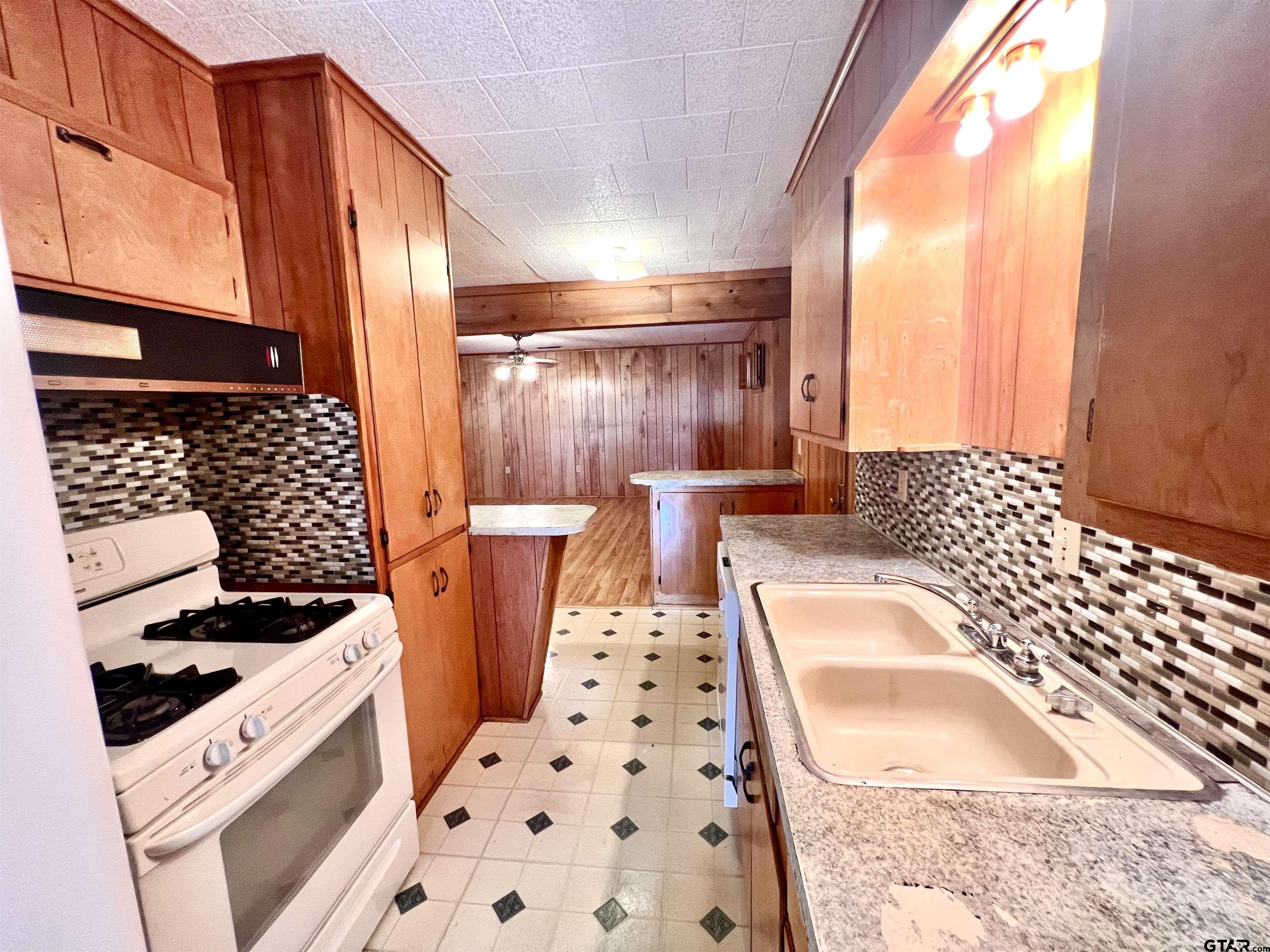 2505 Redbud St Property Photo 19