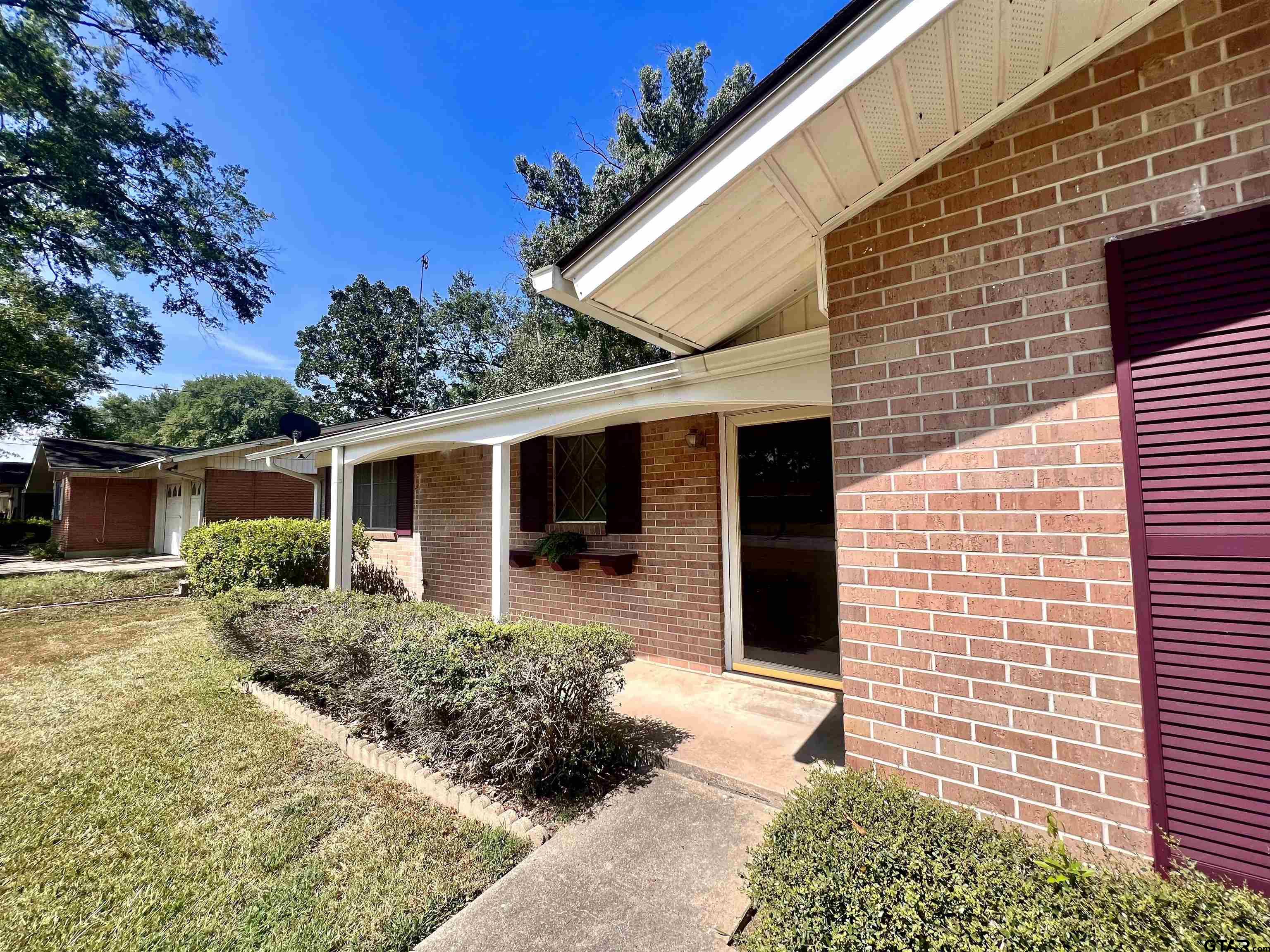 2505 Redbud St Property Photo 23