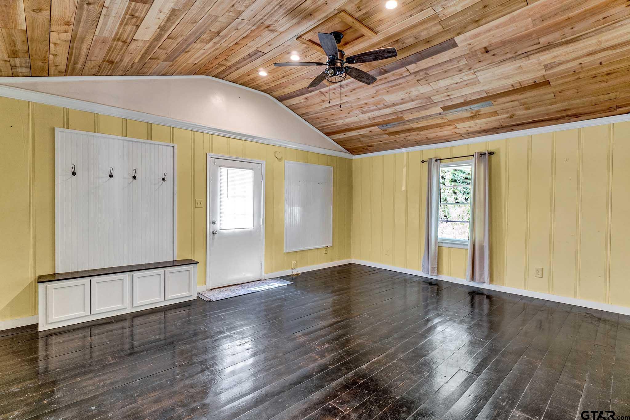6873 Hydrangea Road Property Photo 4