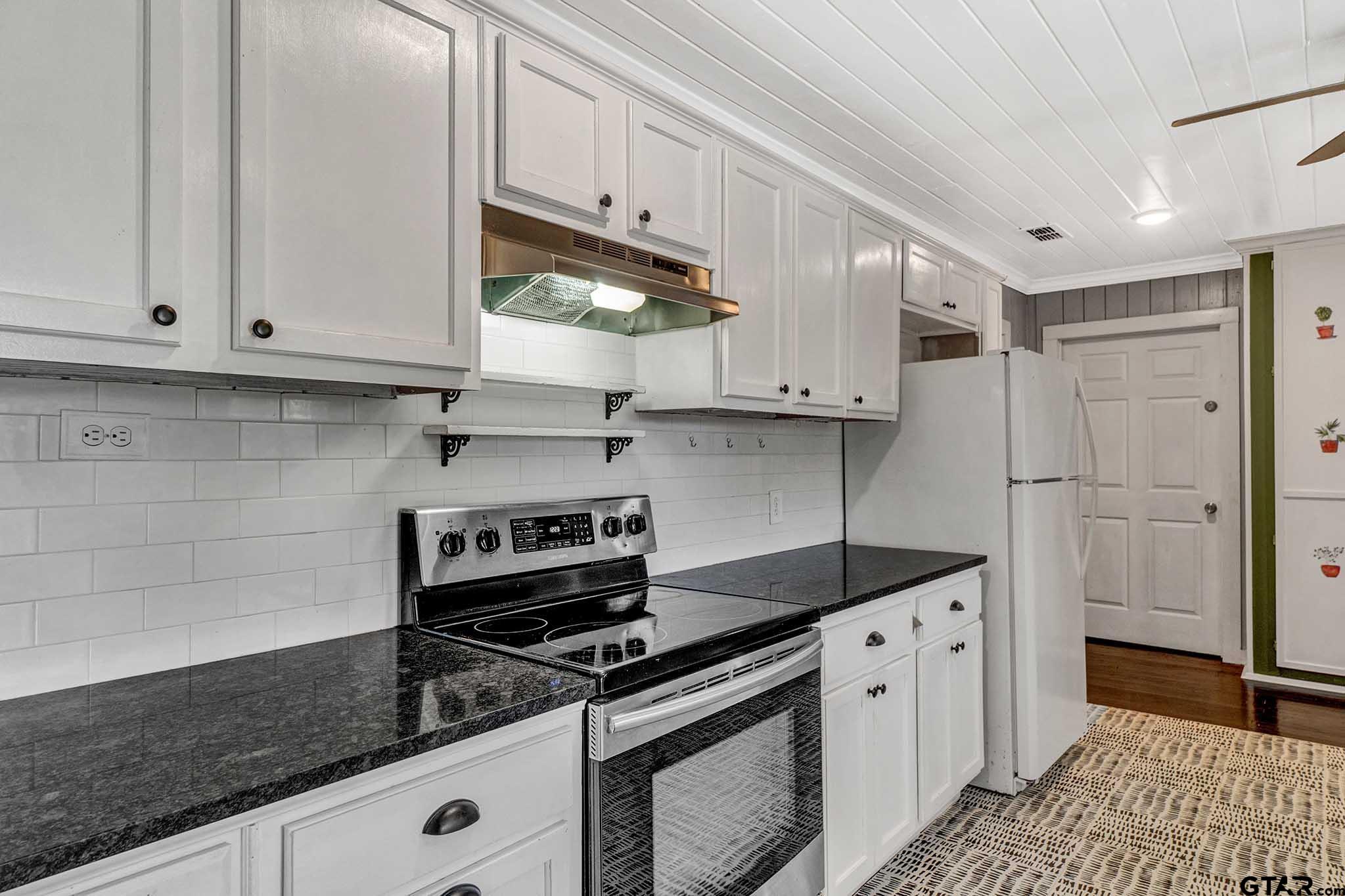 6873 Hydrangea Road Property Photo 7