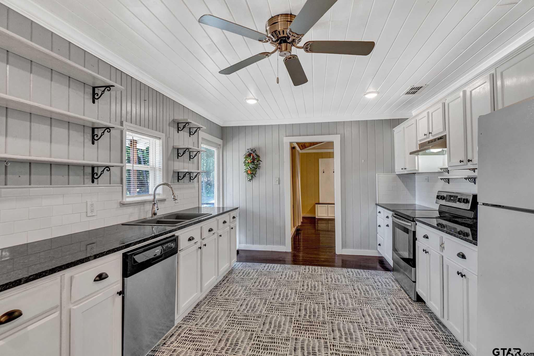 6873 Hydrangea Road Property Photo 8