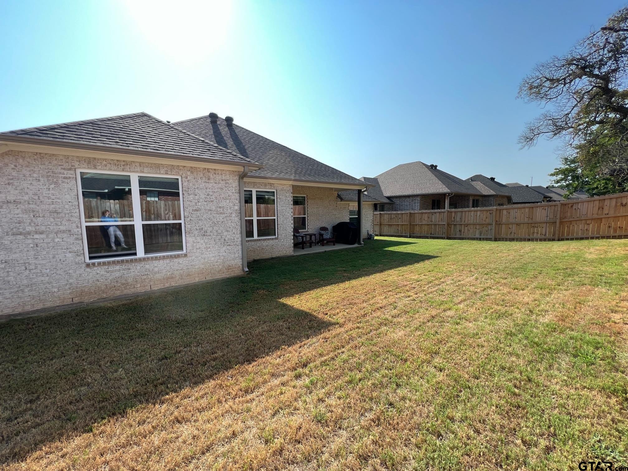 19114 Seneca Drive Property Photo 2