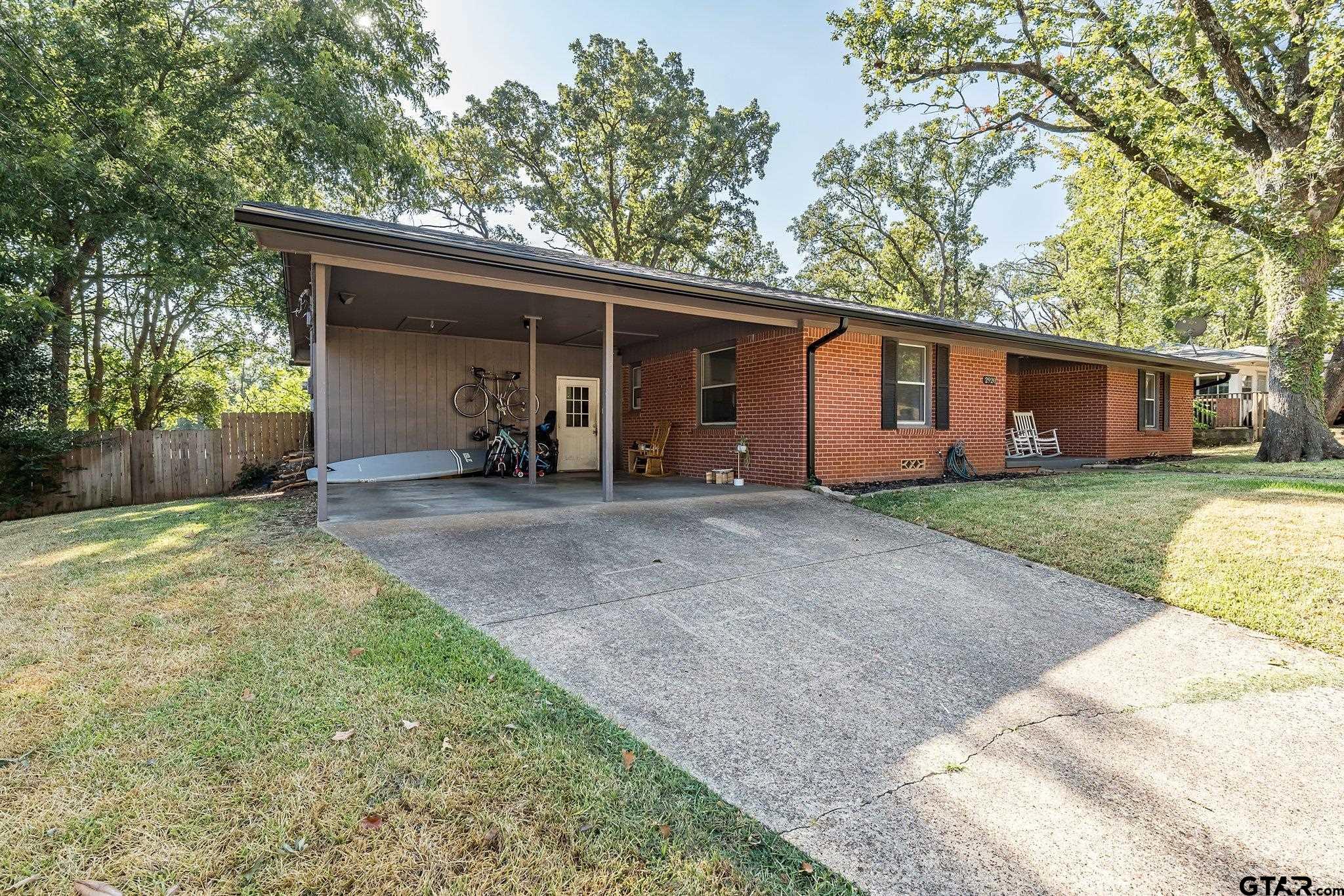 2920 Birdwell Drive Property Photo 2