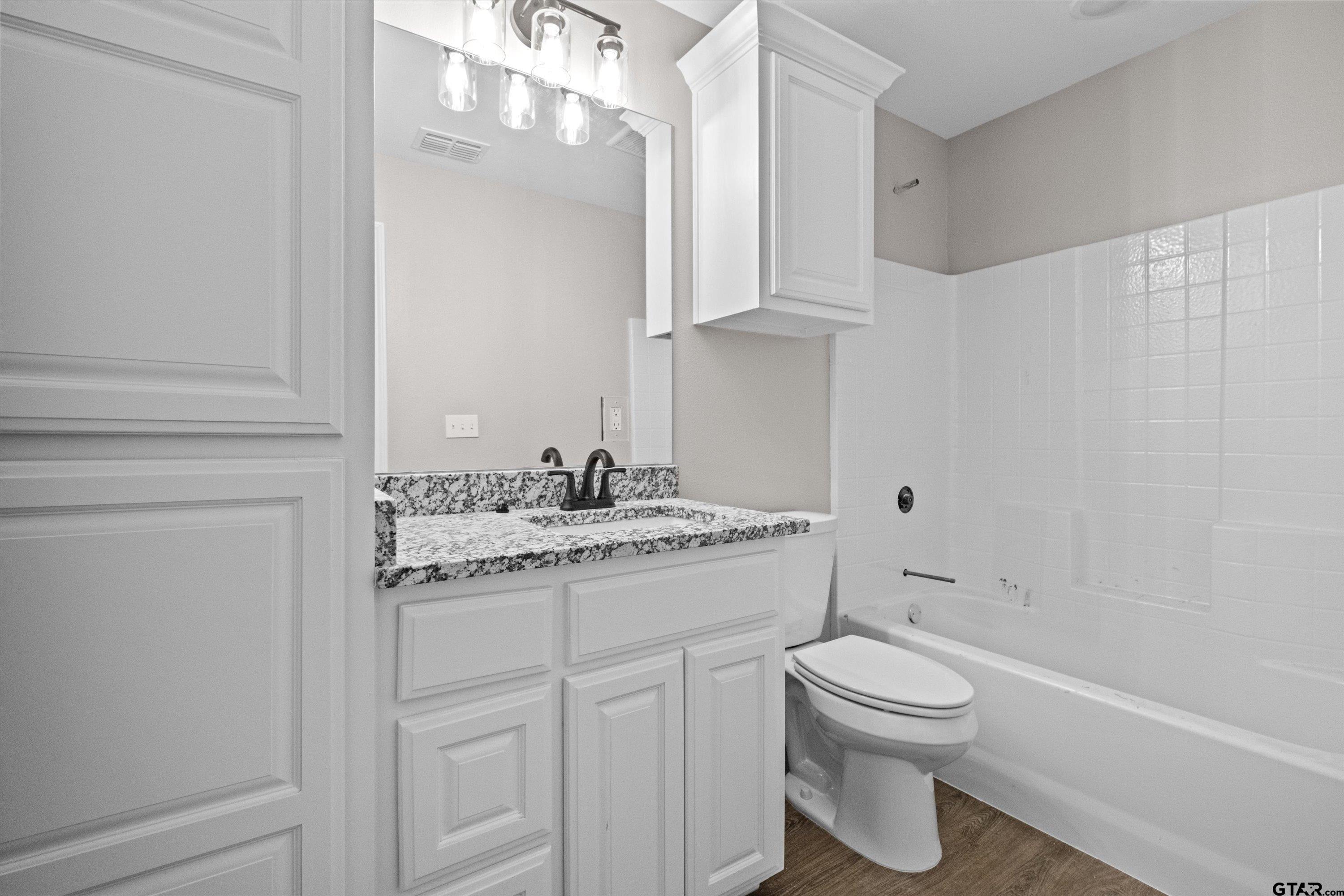 108 Jackson St Property Photo 14