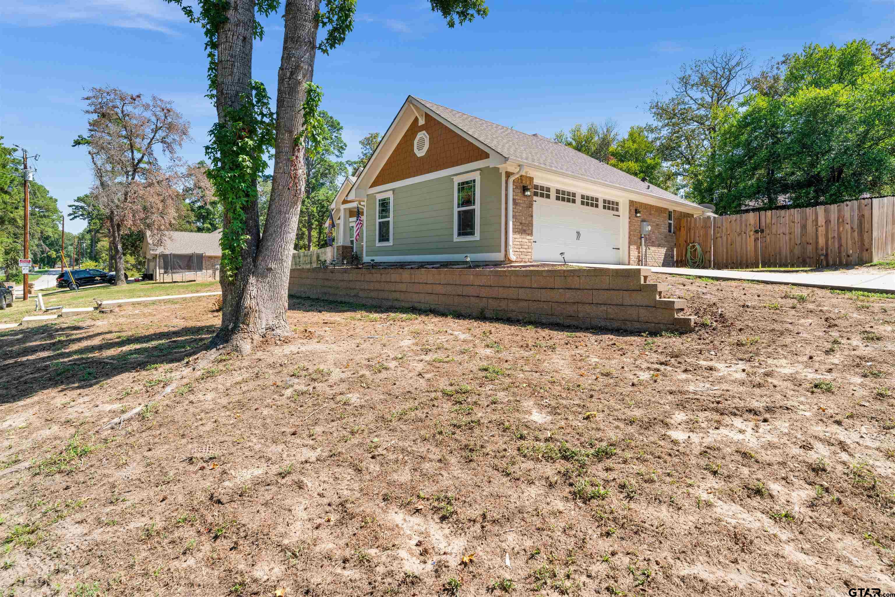 22238 Lime St Property Photo 3