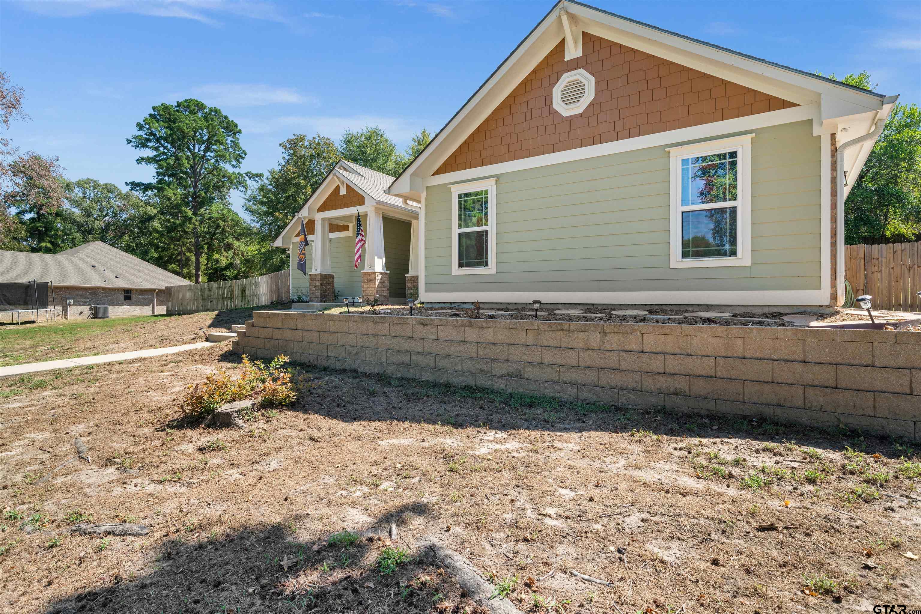 22238 Lime St Property Photo 4