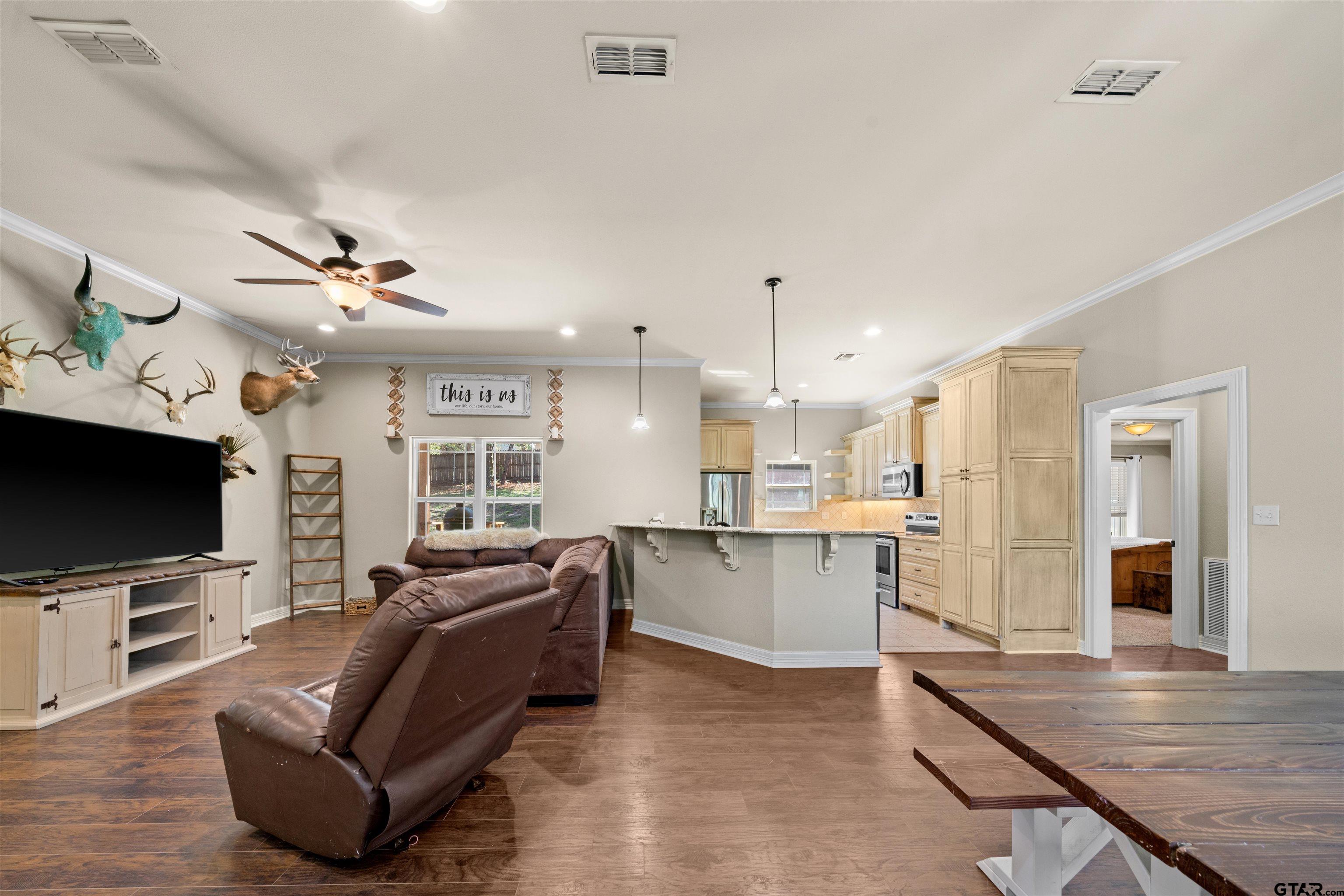 22238 Lime St Property Photo 6