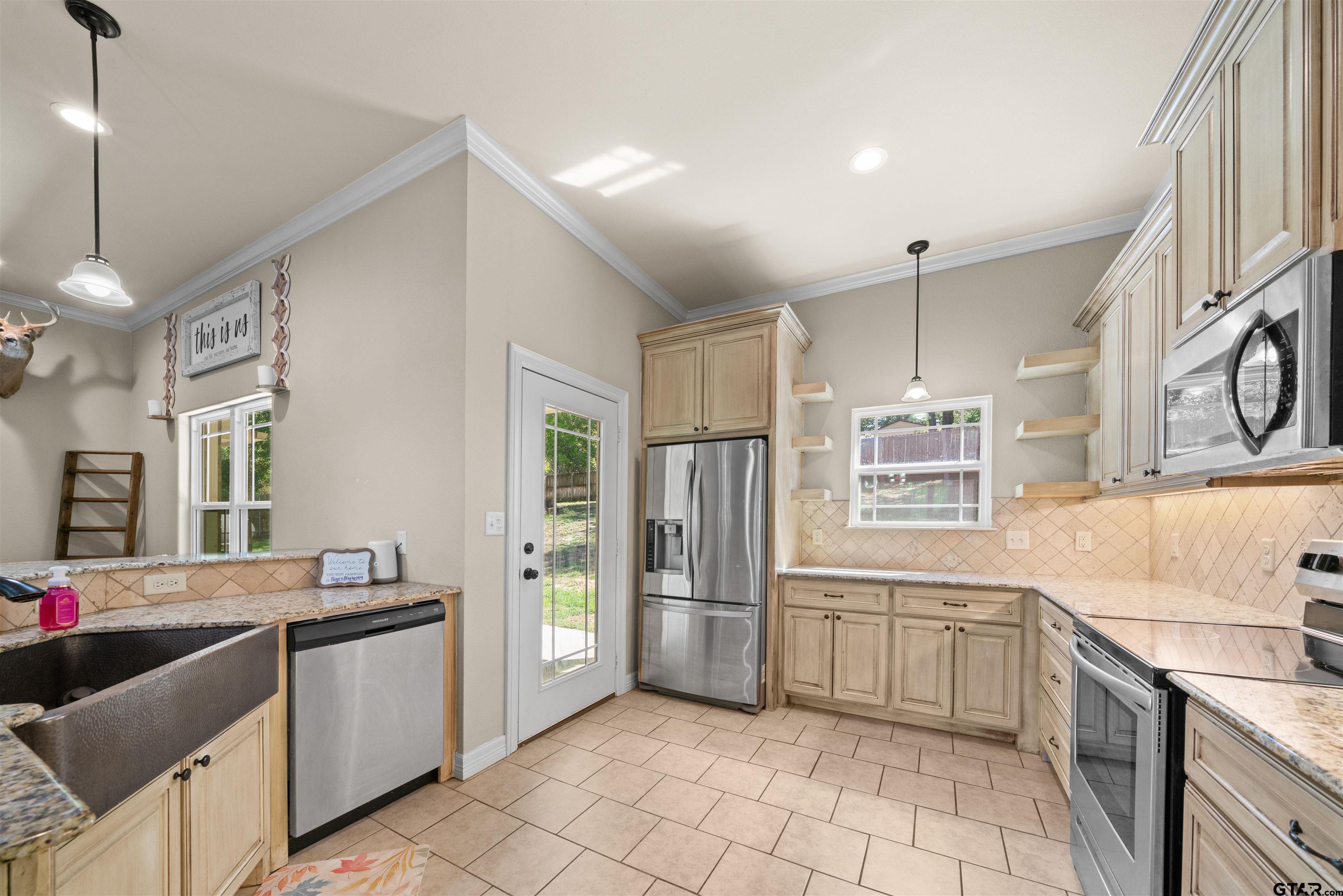 22238 Lime St Property Photo 9