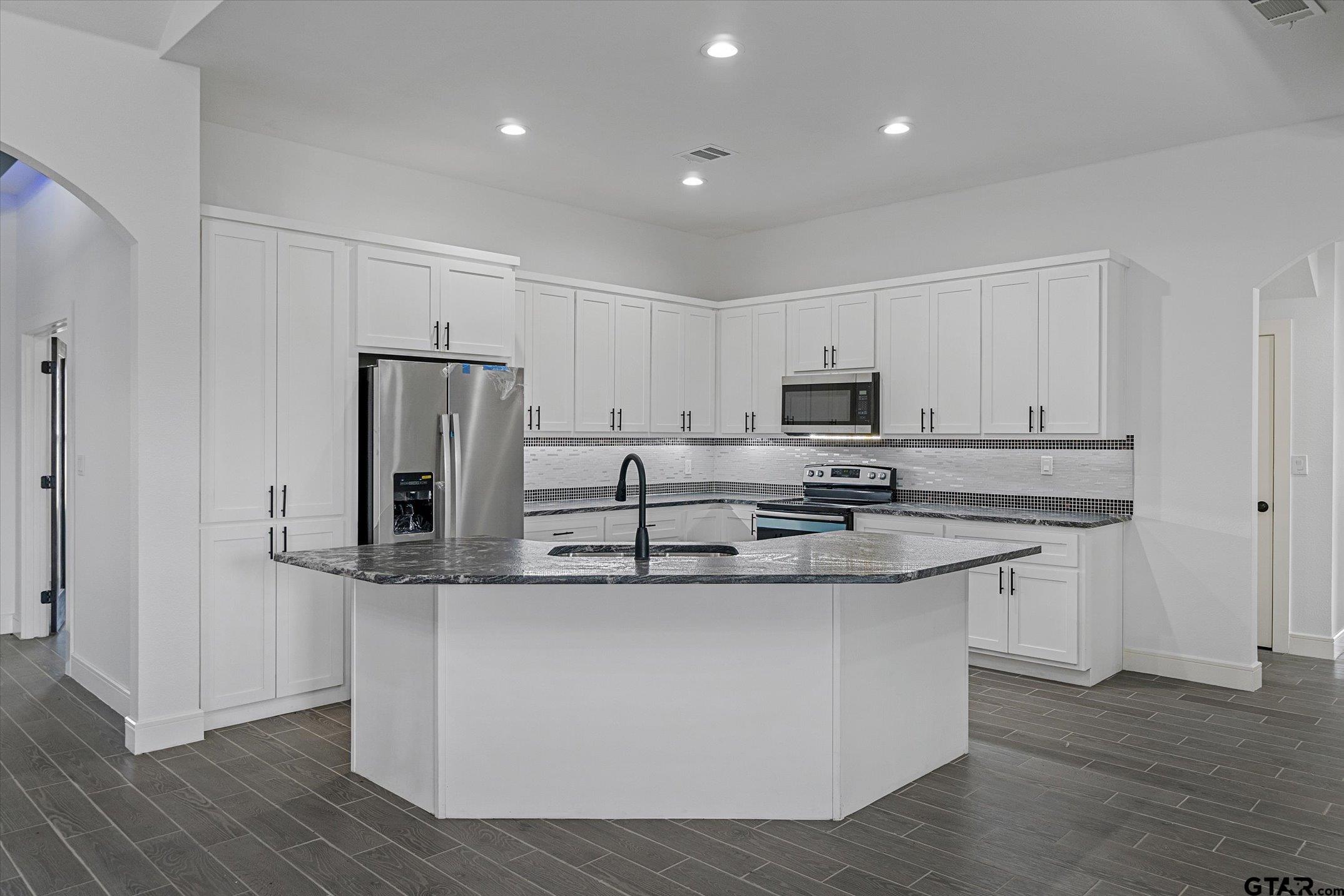1396 Deerfield Drive Property Photo 11