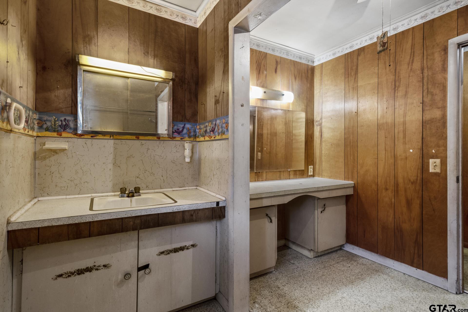 98 County Road 2873 Property Photo 17
