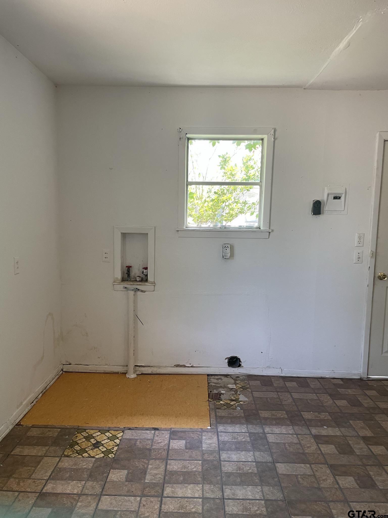 318 Dr Mlk Jr Property Photo 6