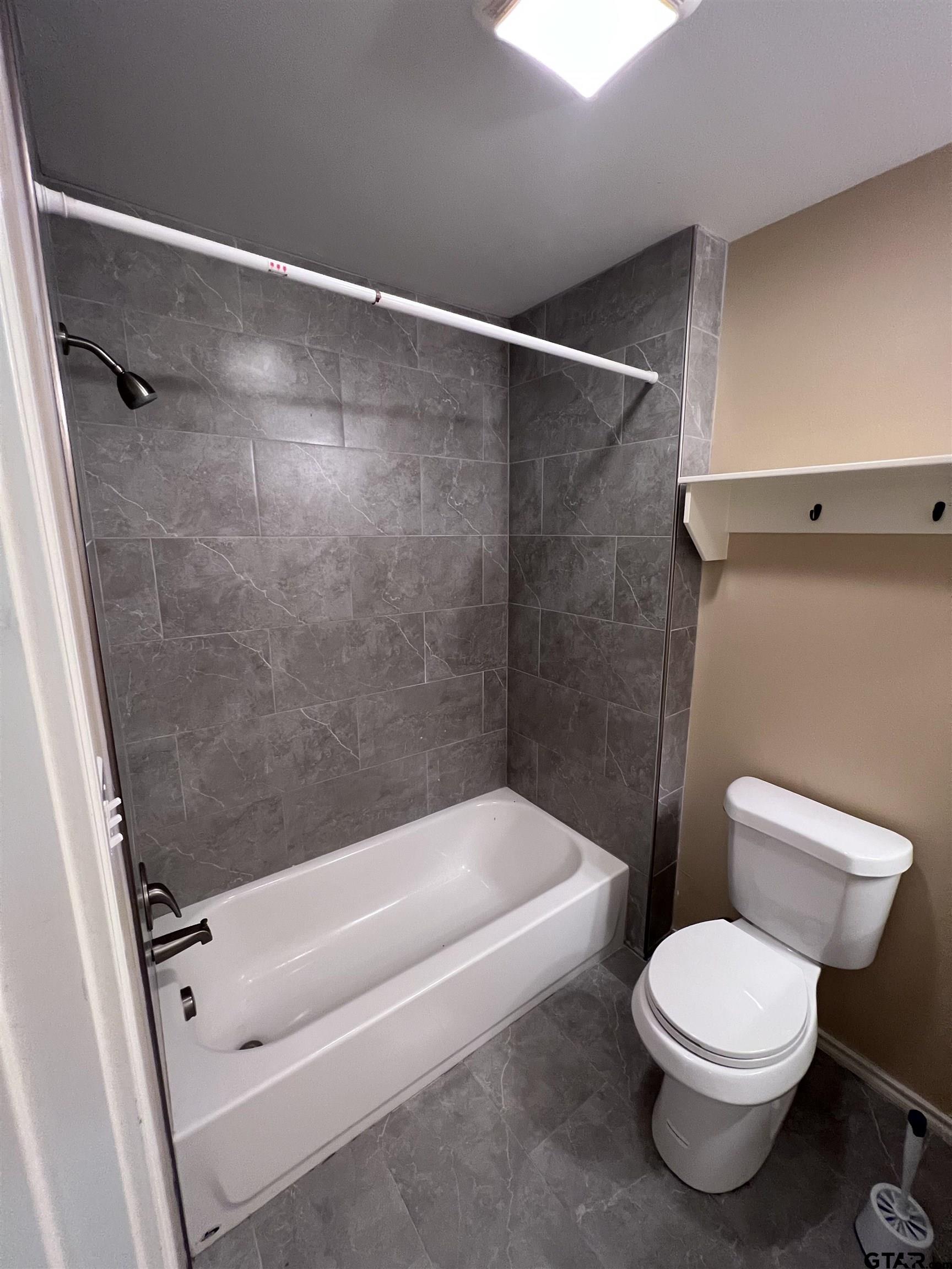 205 W. Valley Unit A & D Property Photo 6