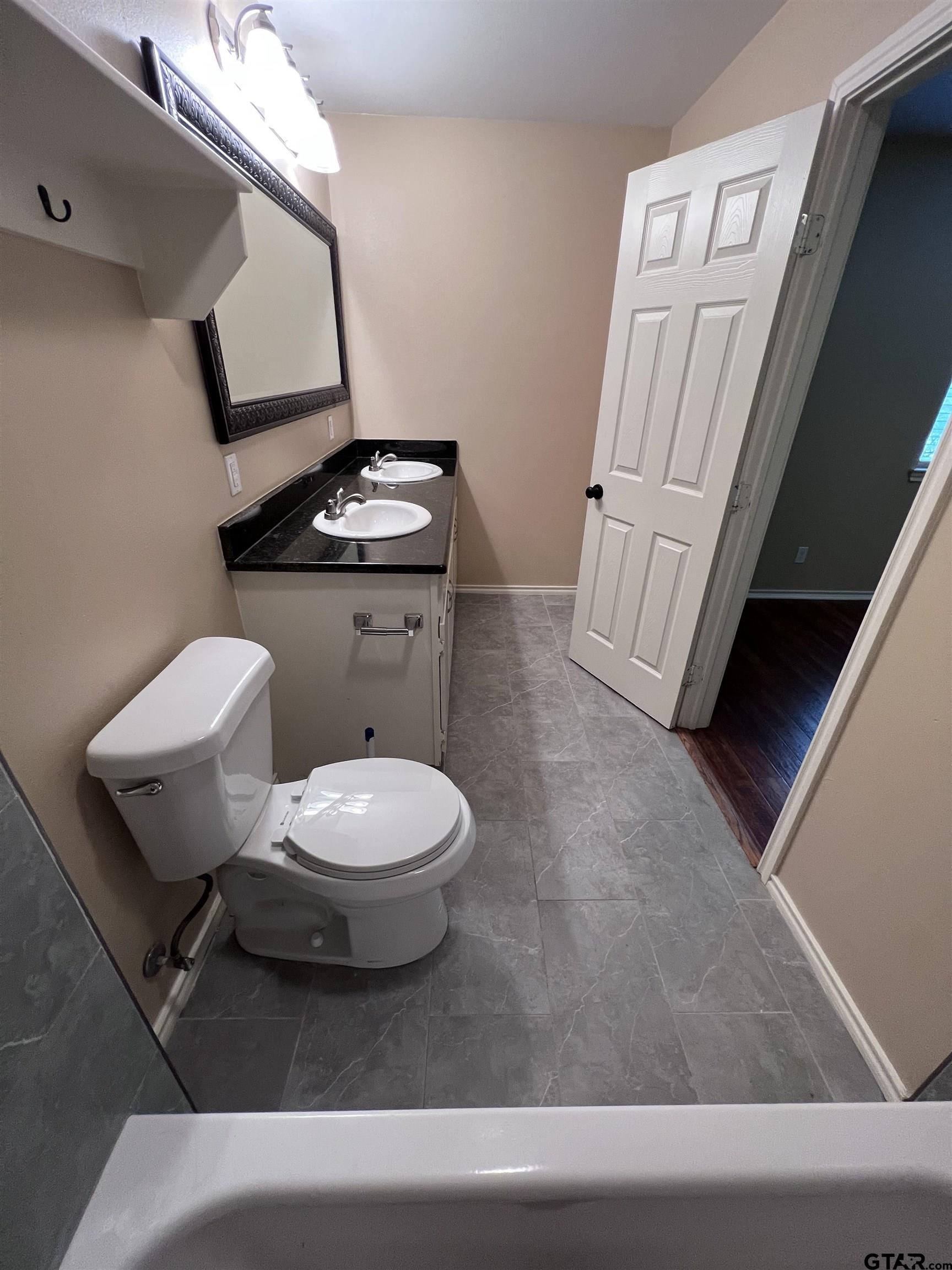 205 W. Valley Unit A & D Property Photo 7