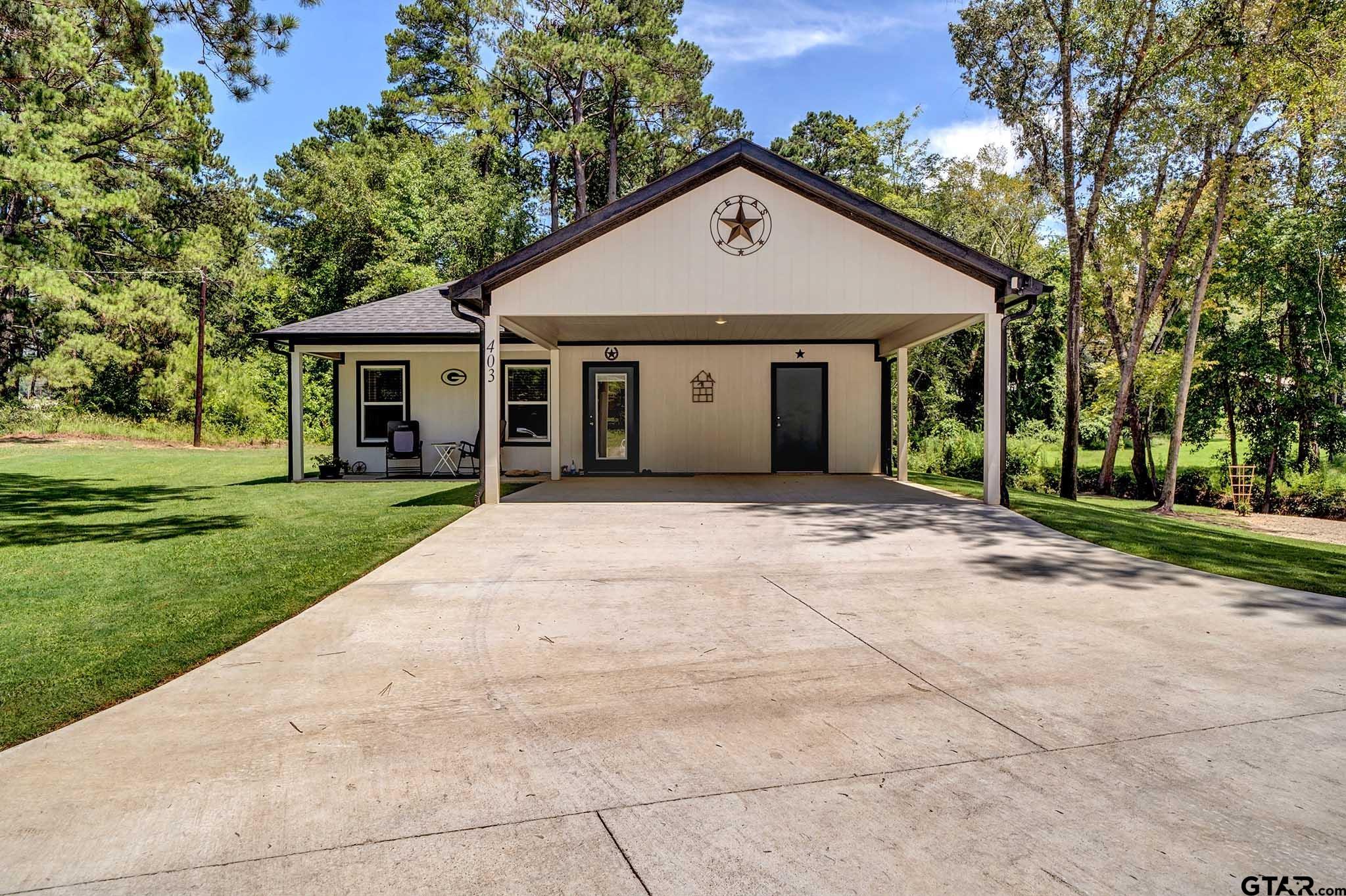 403 Caroline Ln. Property Photo 2