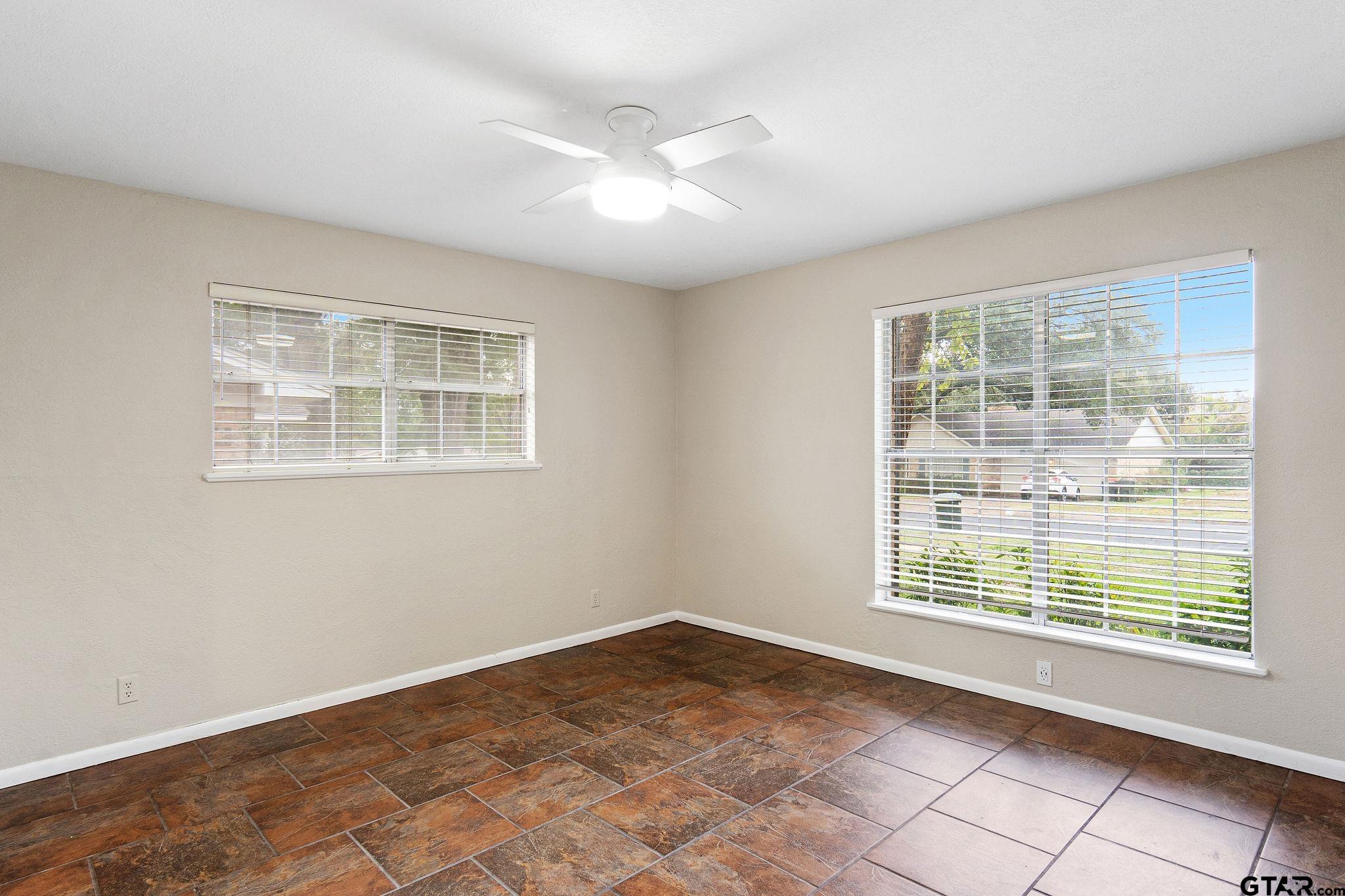 212 Samuel Dr Property Photo 6