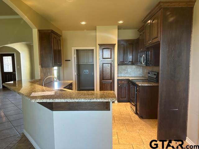 652 Princess Place Property Photo 5