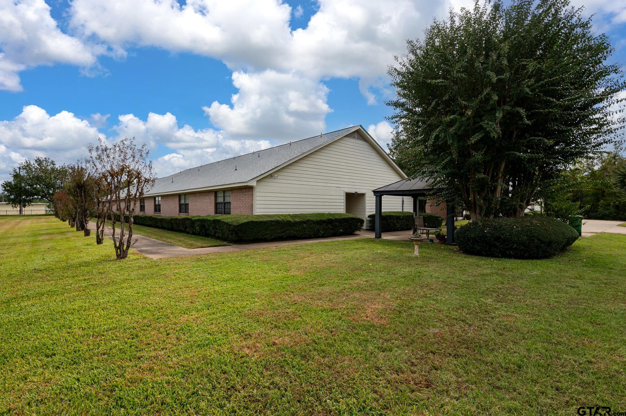 1154 E Loop 304 Property Photo 42