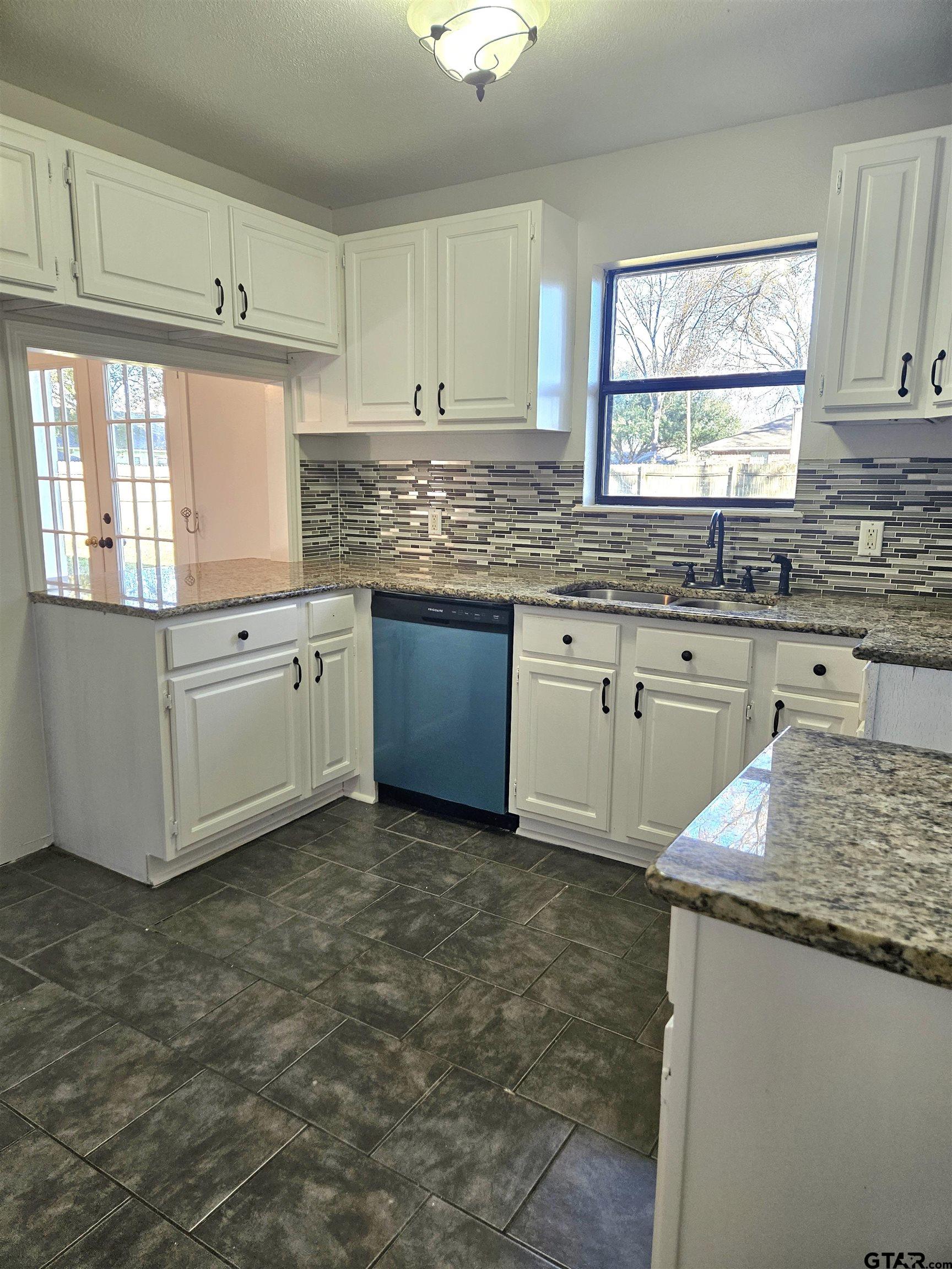 10889 Cr 1282 Property Photo 2