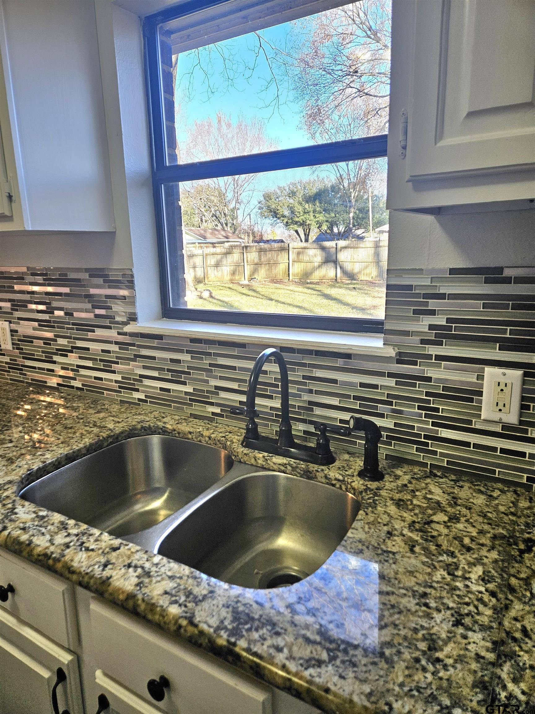 10889 Cr 1282 Property Photo 3