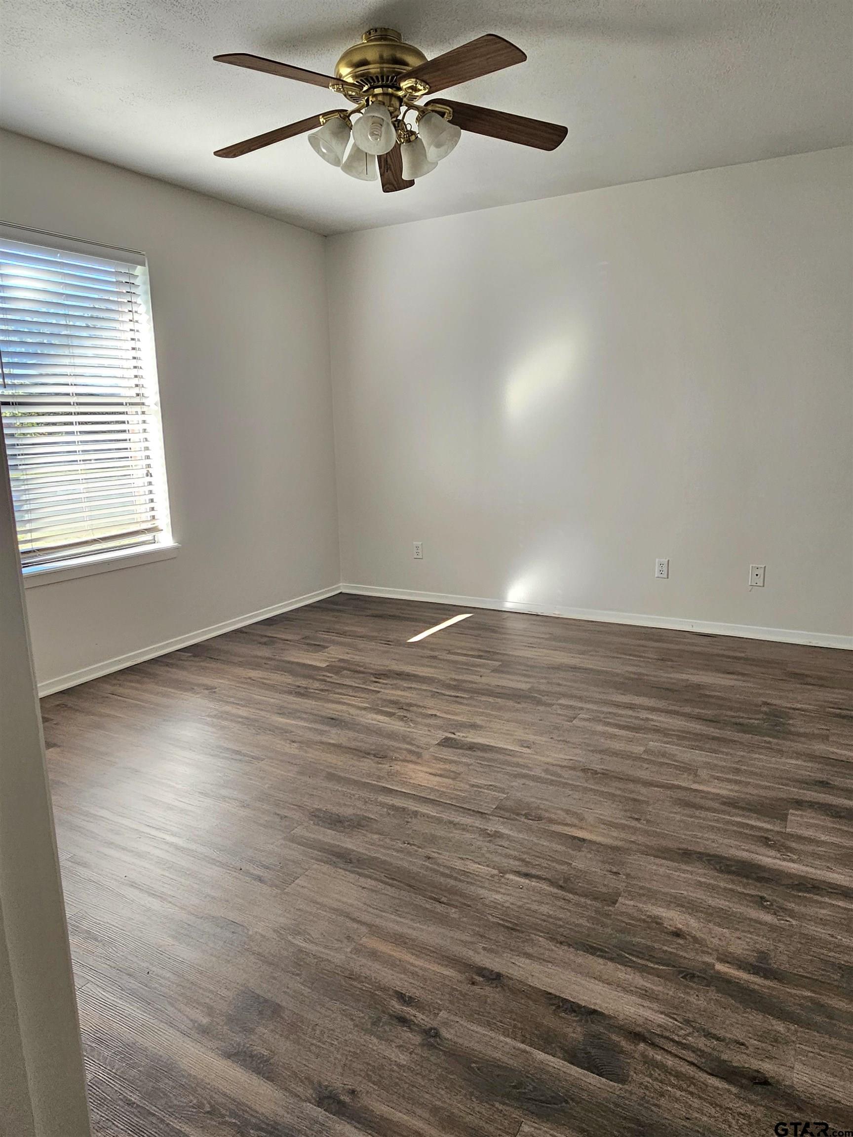 10889 Cr 1282 Property Photo 7